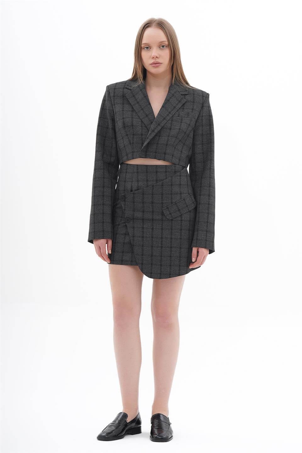 130818 LONG SLEEVE CHECK CROP BLAZER