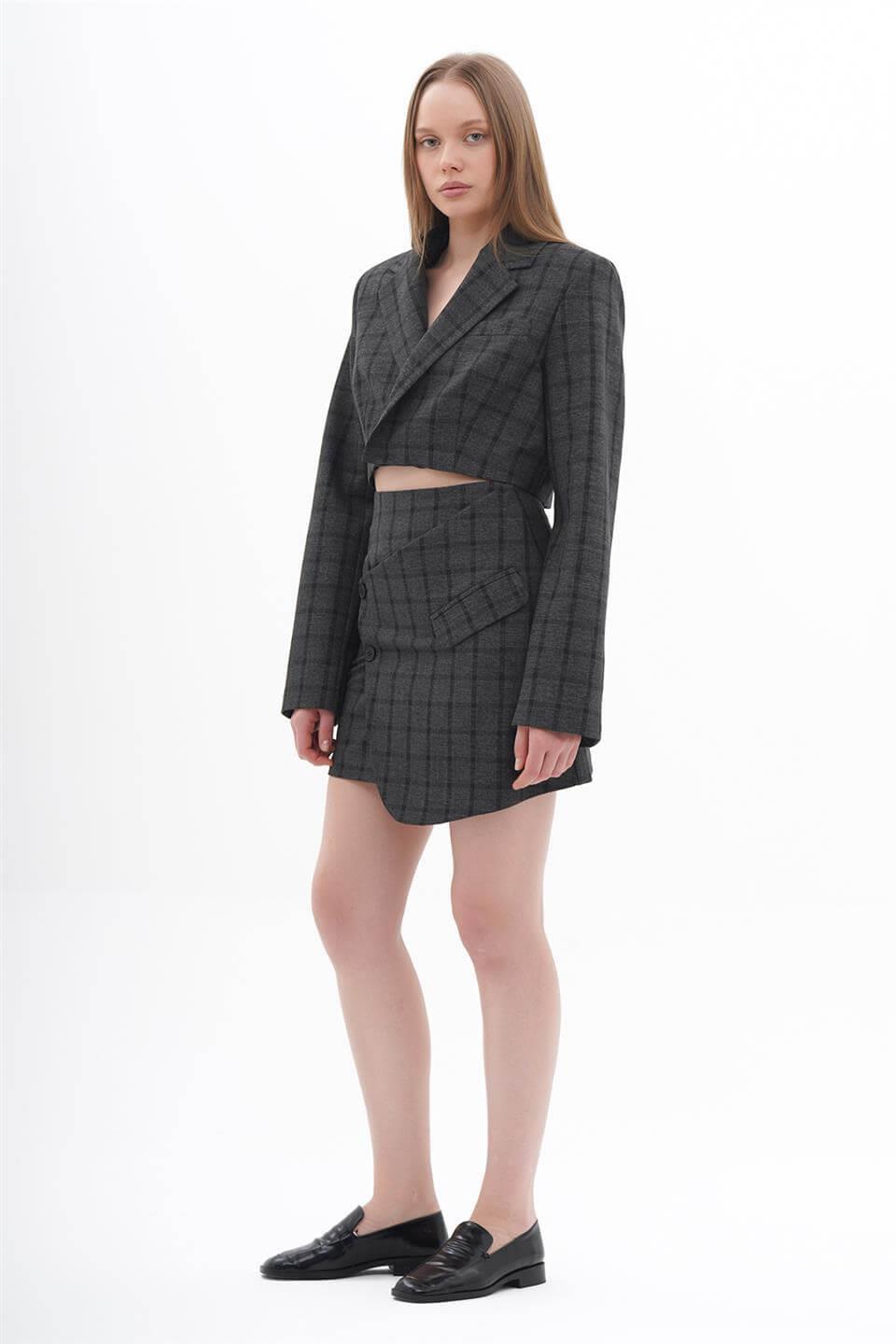 130818 LONG SLEEVE CHECK CROP BLAZER