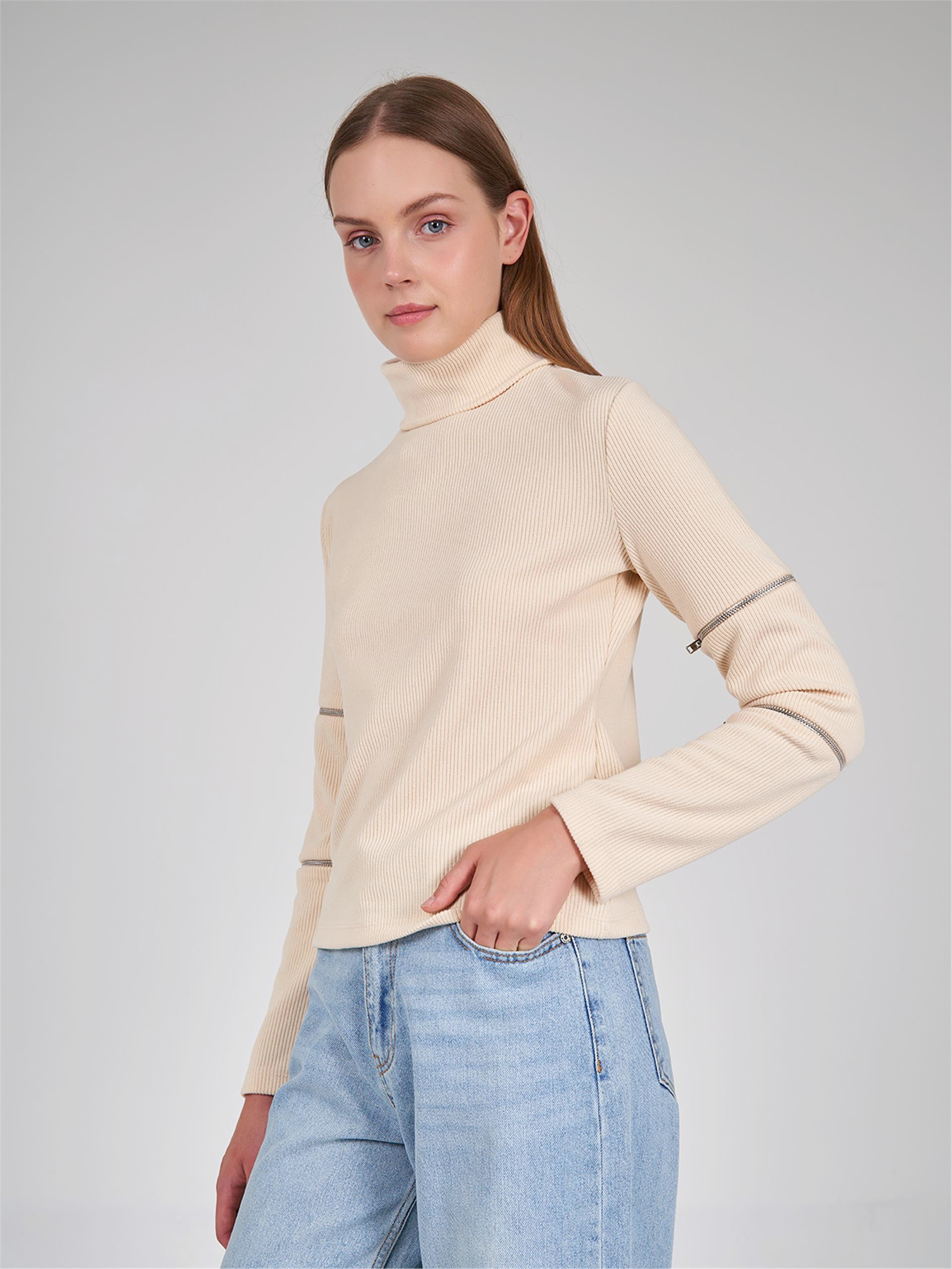 190691 HIGH NECK JERSEY SWEATER WITH ZIPPER DETAILED ARMS