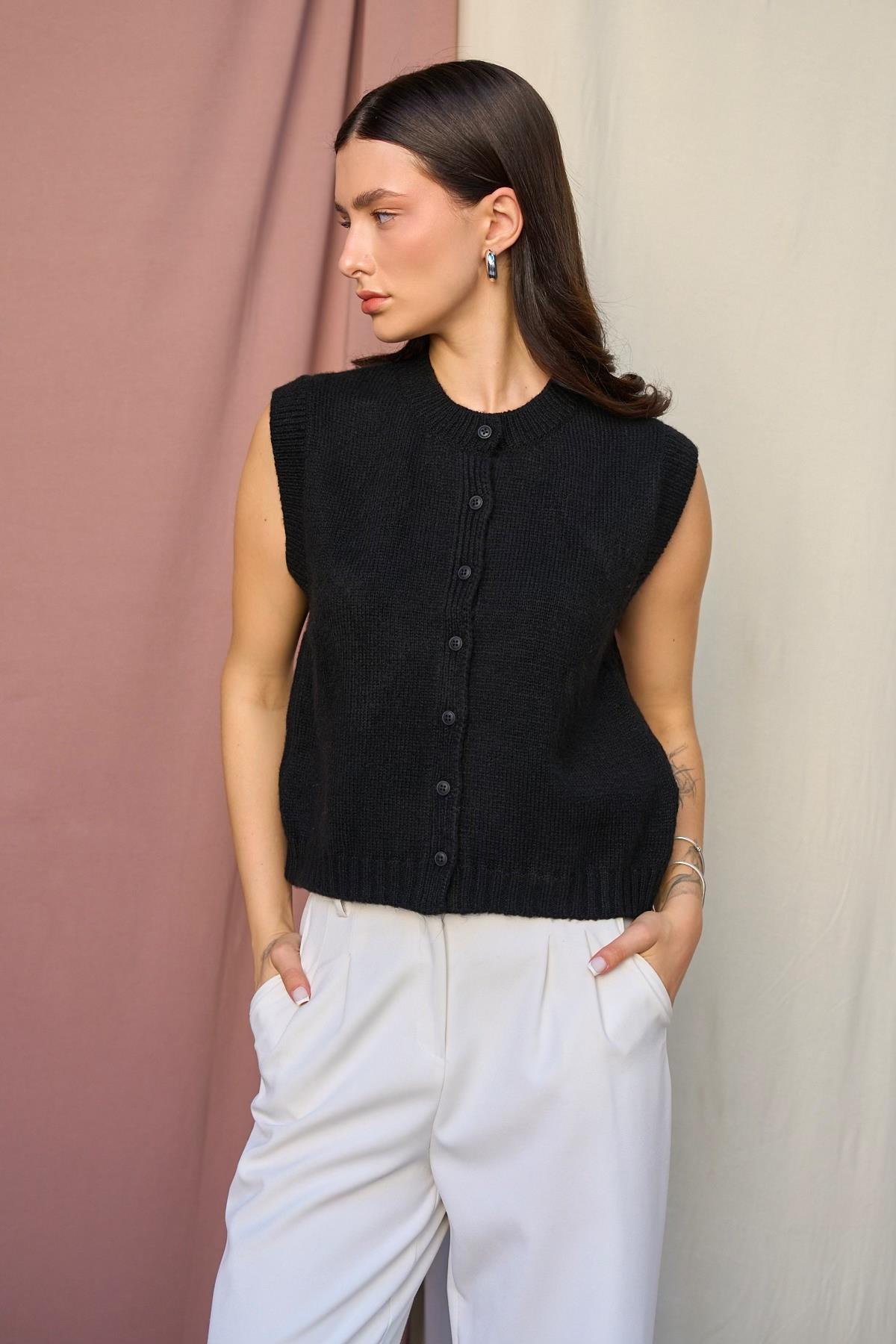 Düz Düğmeli Yelek - Siyah