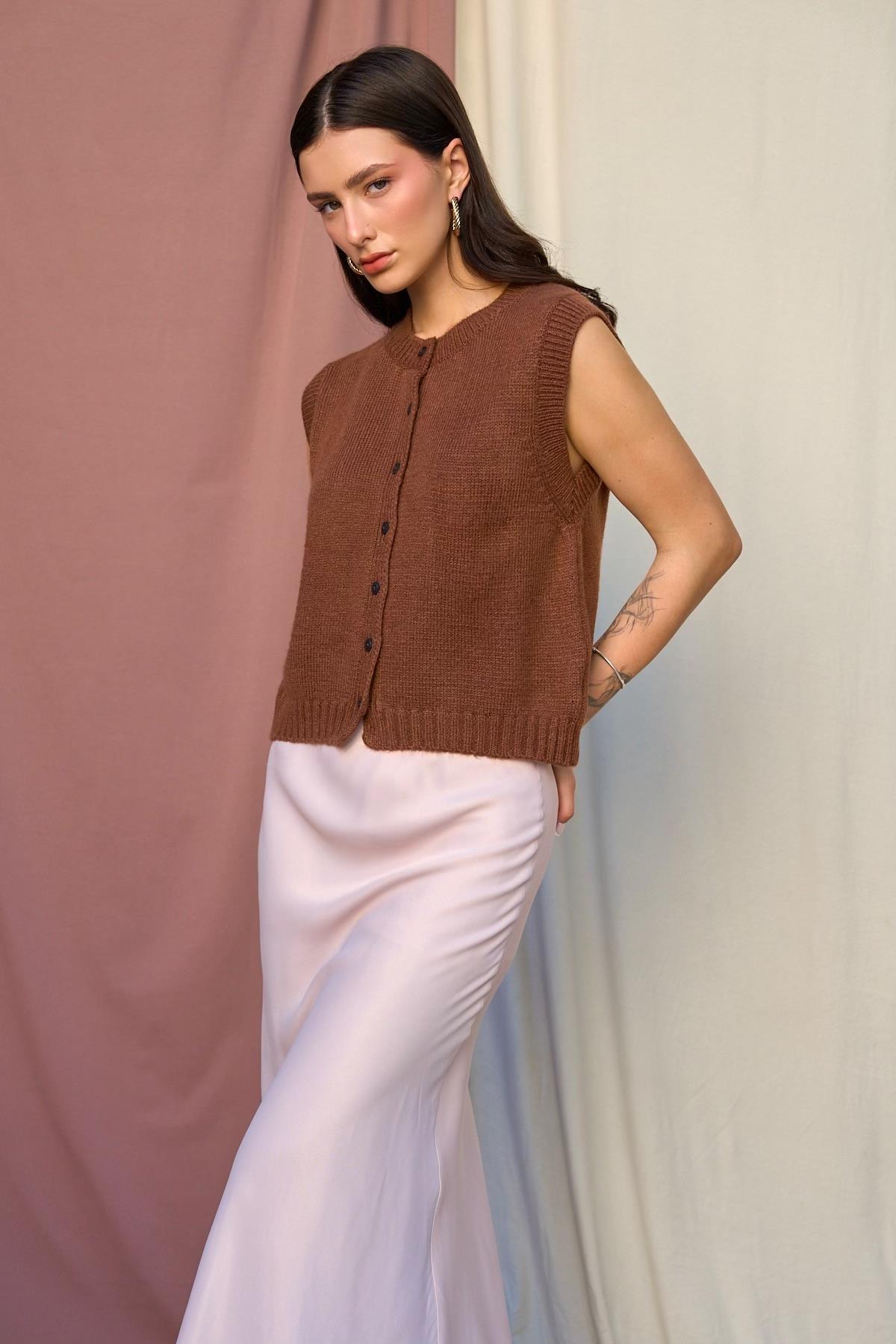 Düz Düğmeli Yelek - Süt Kahve