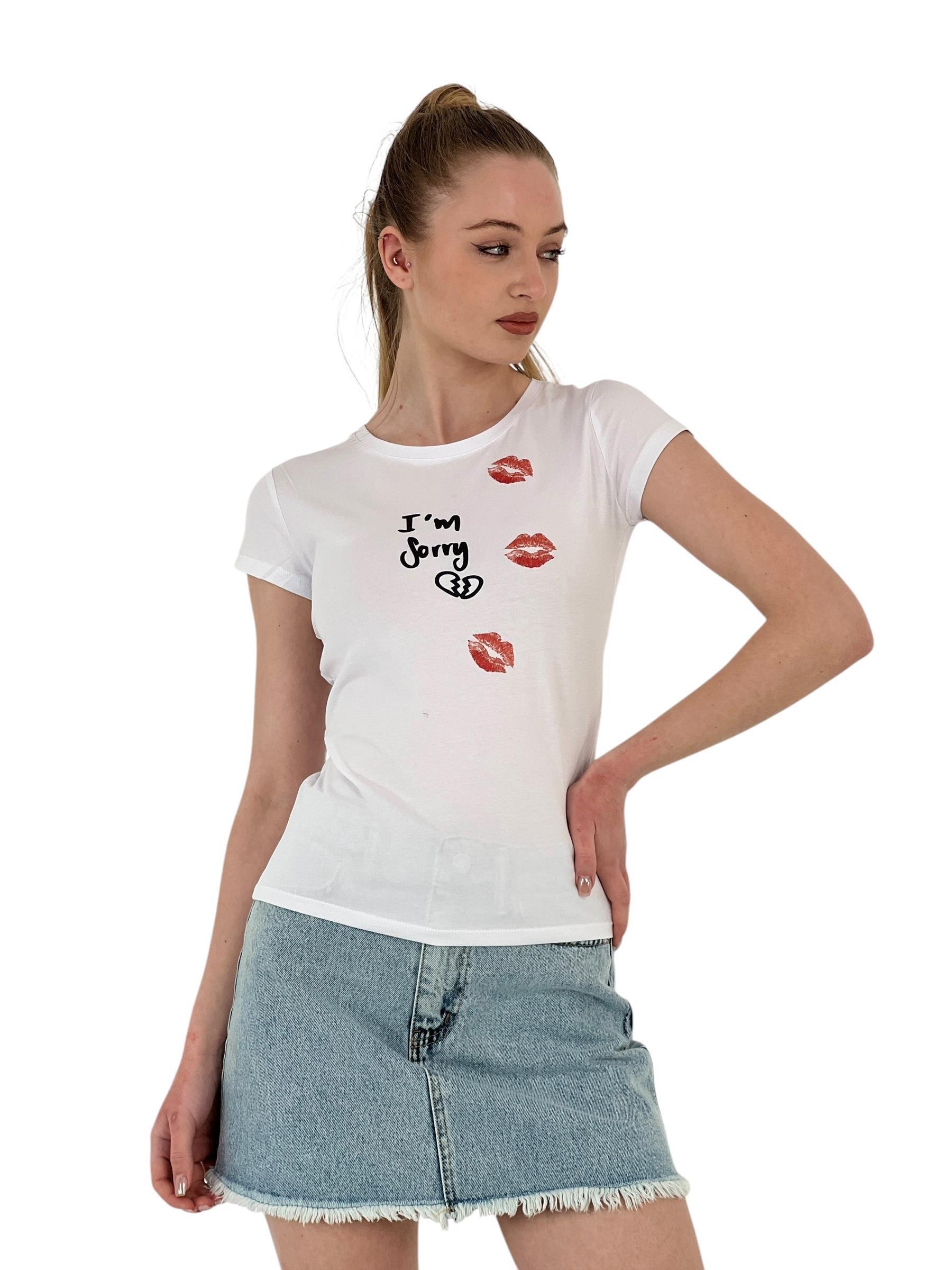 Kadın Öpücüklü Baskılı Kısa Kollu Dar Beyaz Tişört