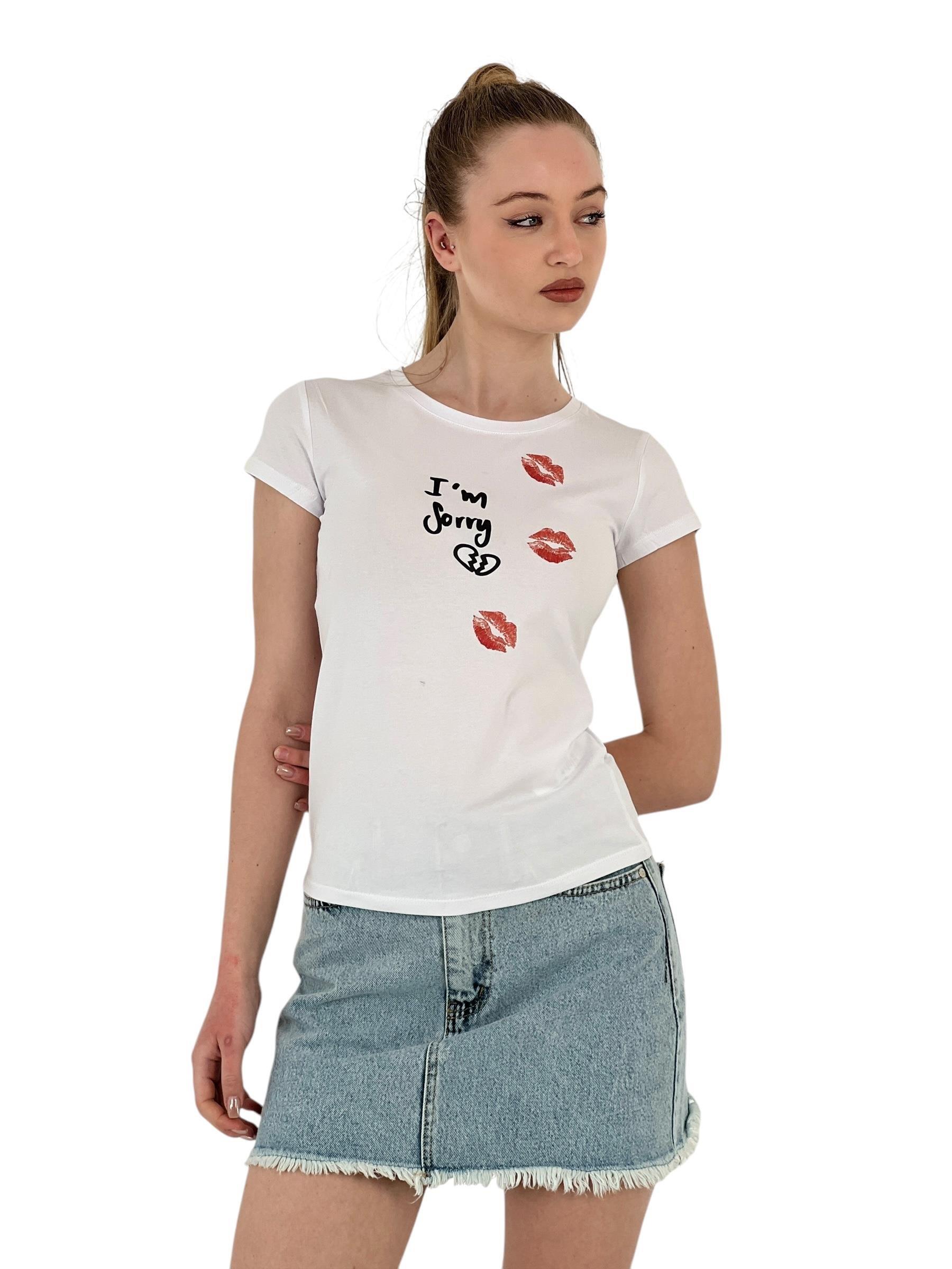 Kadın Öpücüklü Baskılı Kısa Kollu Dar Beyaz Tişört