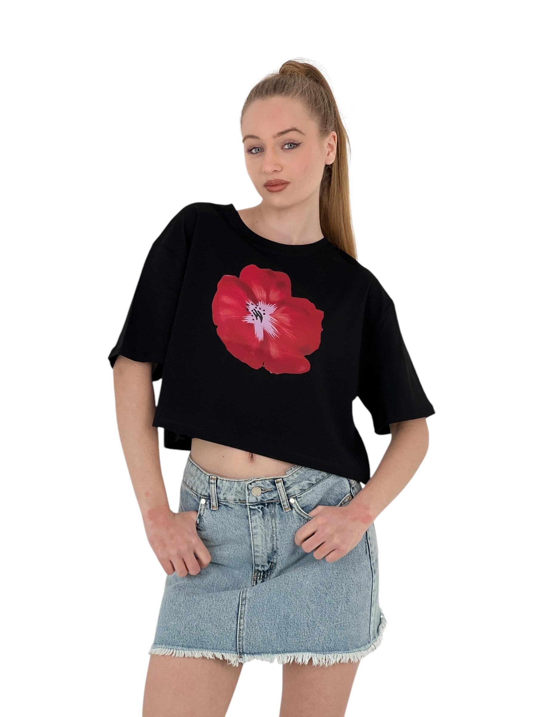 Kadın Oversize Gül Baskılı Kısa Siyah Crop Tişört