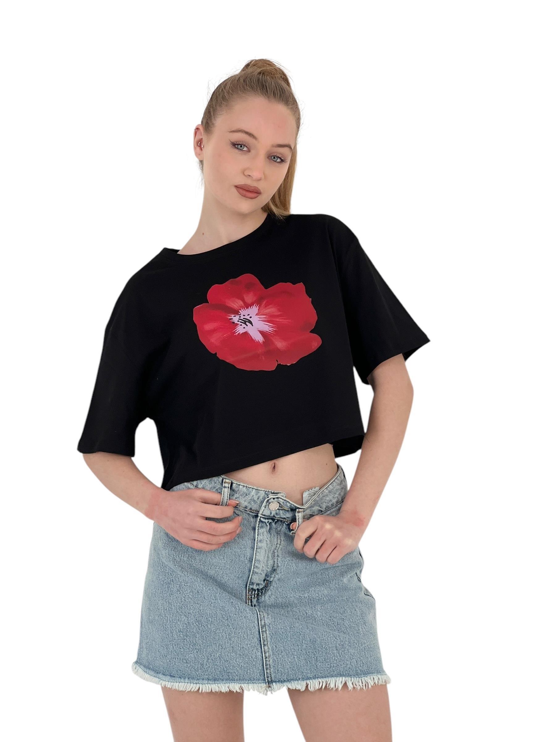 Kadın Oversize Gül Baskılı Kısa Siyah Crop Tişört