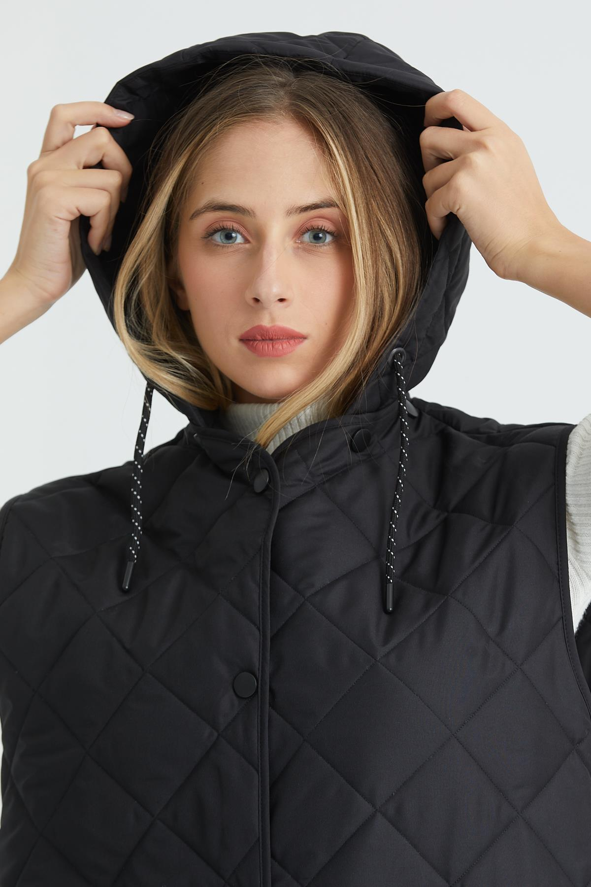 Siyah Oversize Uzun Kapitoneli Yelek 3003S