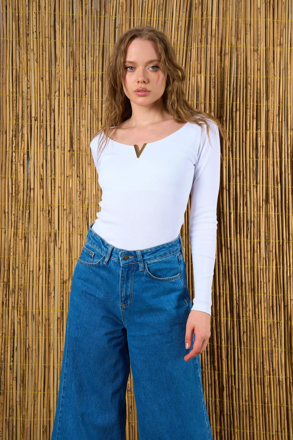 V Aksesuarlı Fitilli Body - Beyaz