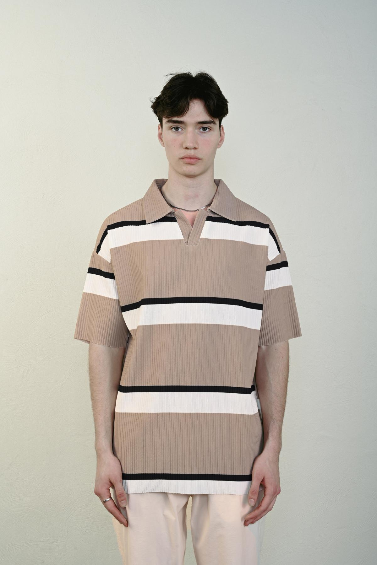 Wholesale Men Beige T-shirt 721608