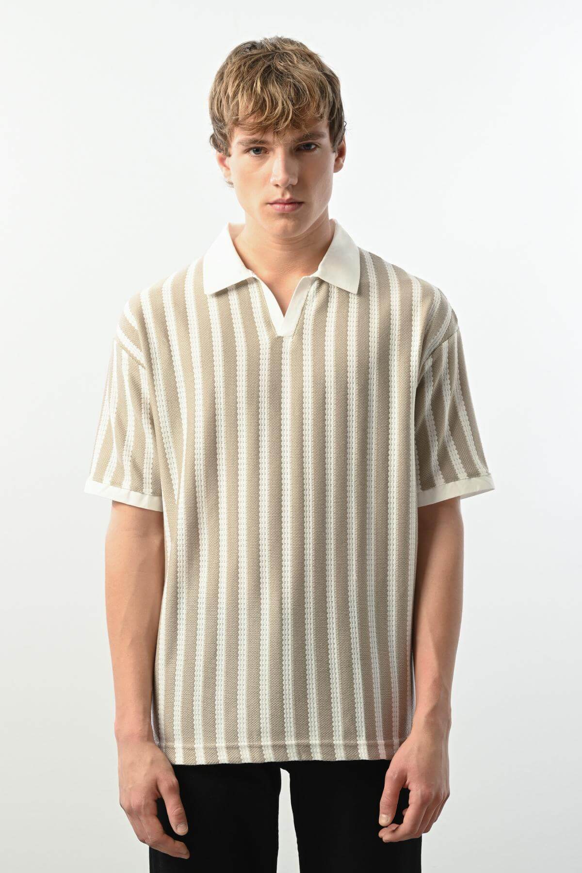 Wholesale Men Beige T-shirt 721636