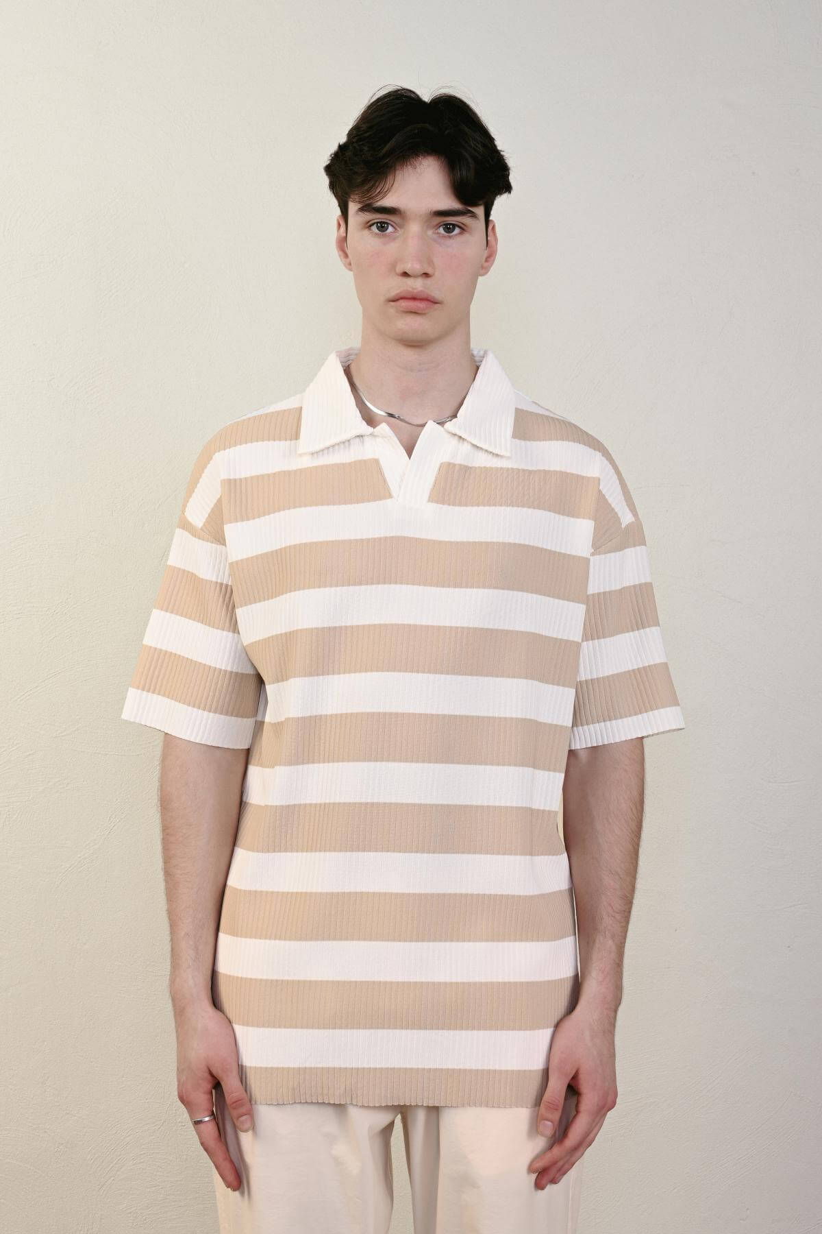 Wholesale Men Beige T-shirt 721607