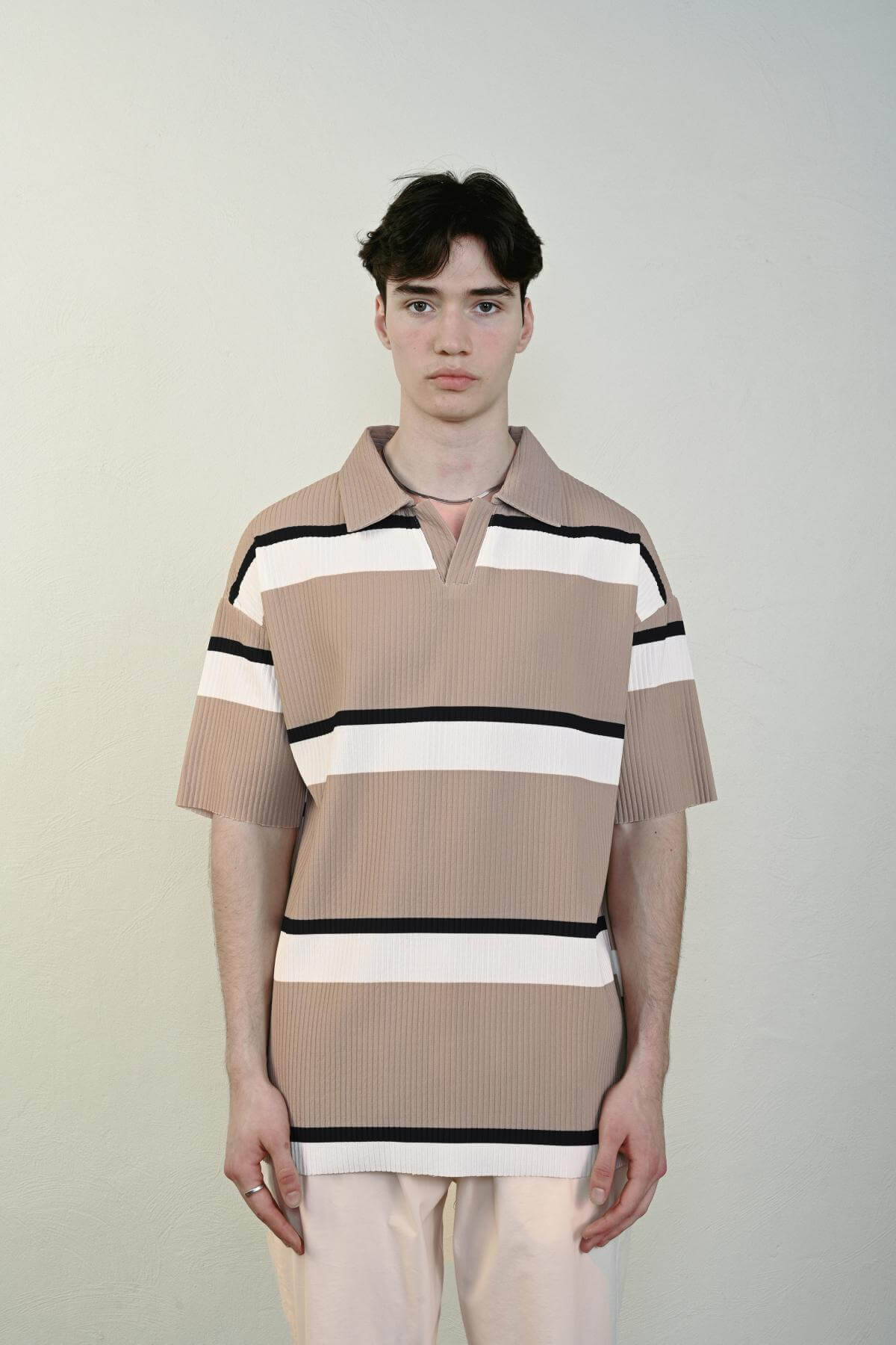 Wholesale Men Beige T-shirt 721608