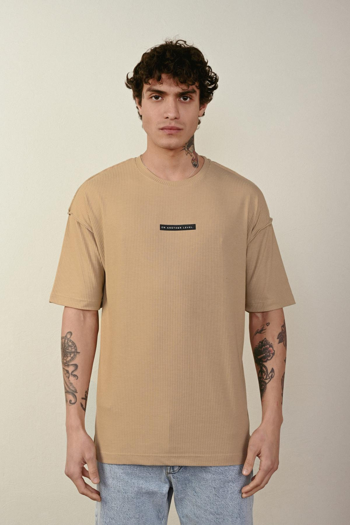 Wholesale Men Beige T-shirt 721440