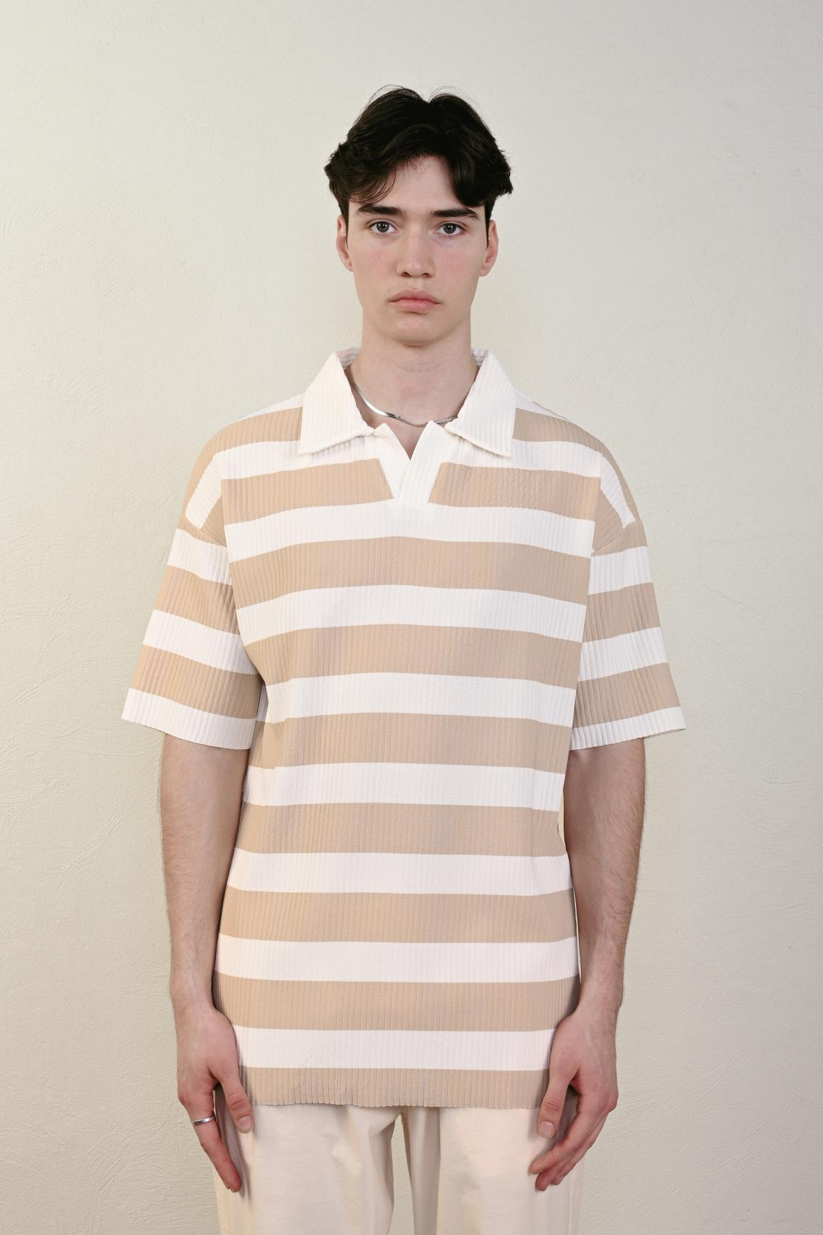Wholesale Men Beige T-shirt 721607