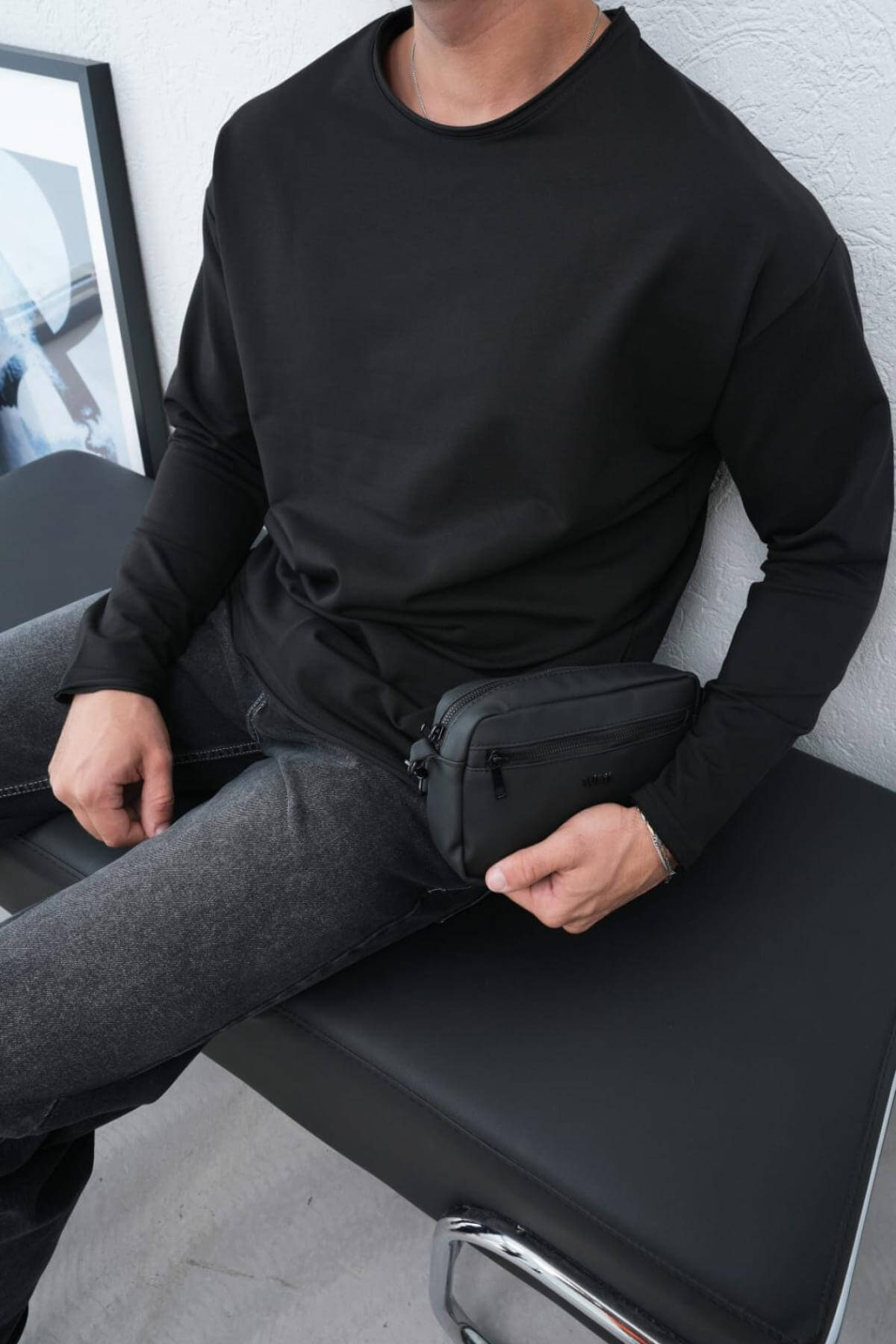 Wholesale Men Black Crew-Neck Sweatshirt 738137