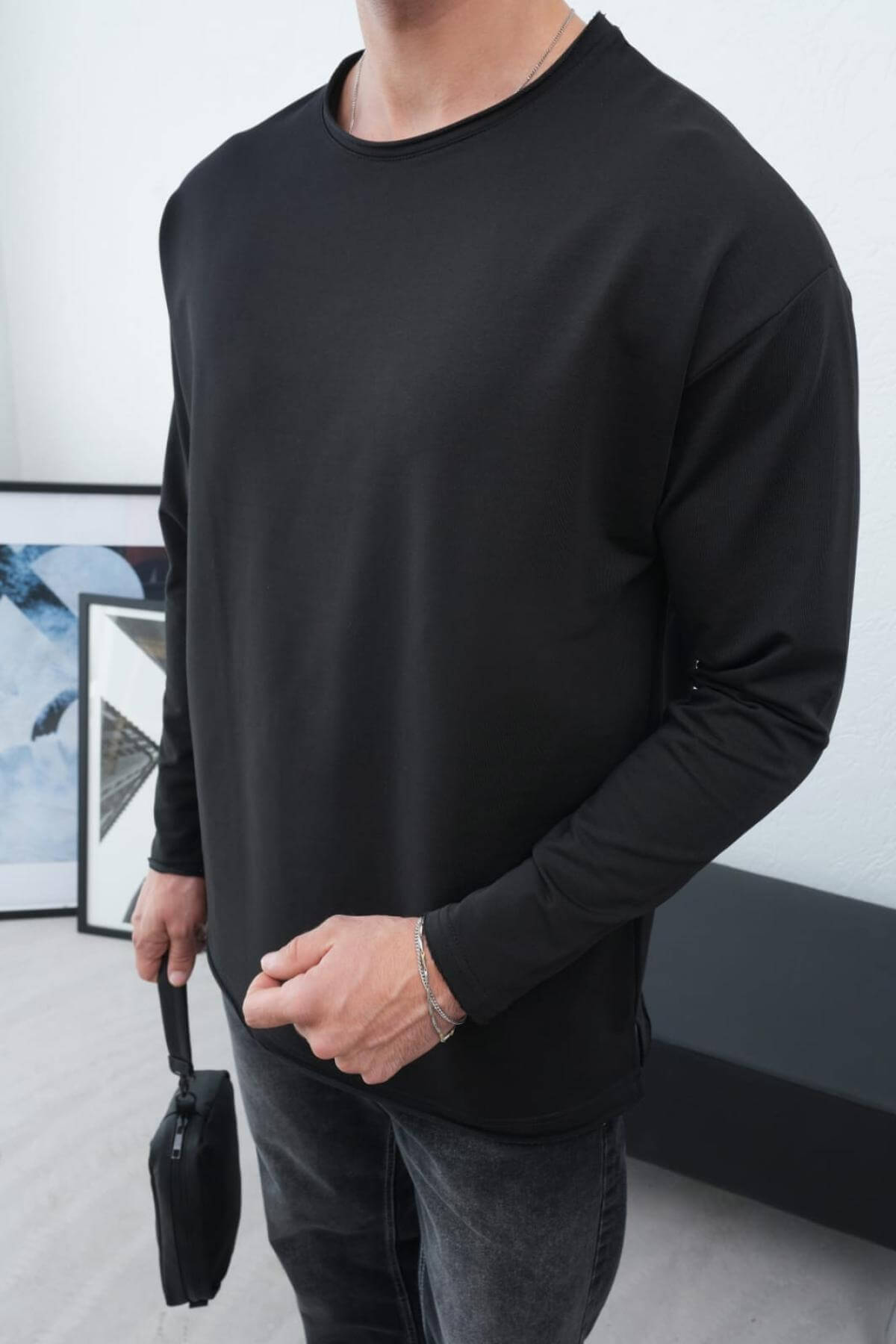 Wholesale Men Black Crew-Neck Sweatshirt 738137