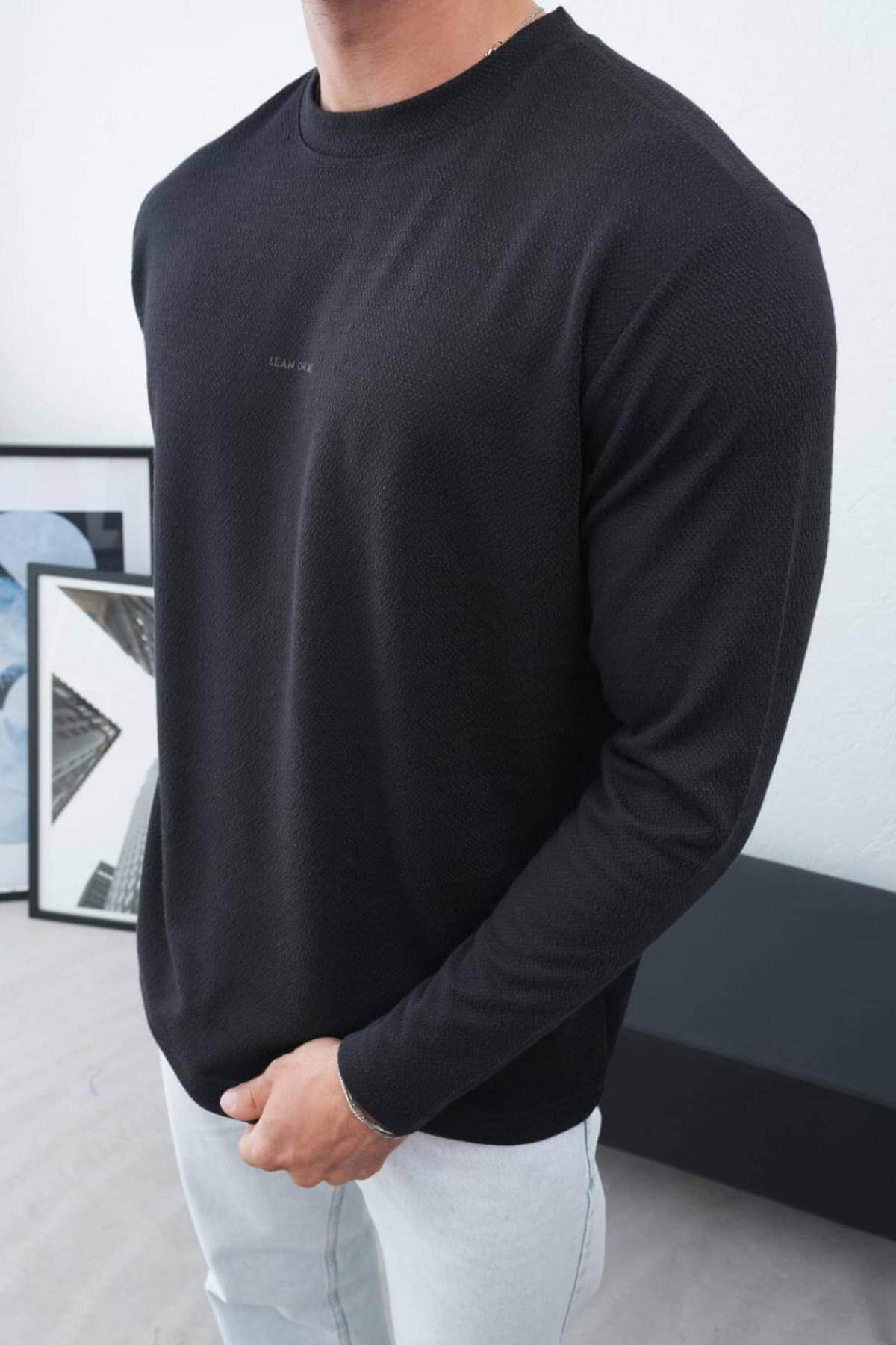 Wholesale Men Black Crew-Neck Sweatshirt 738114