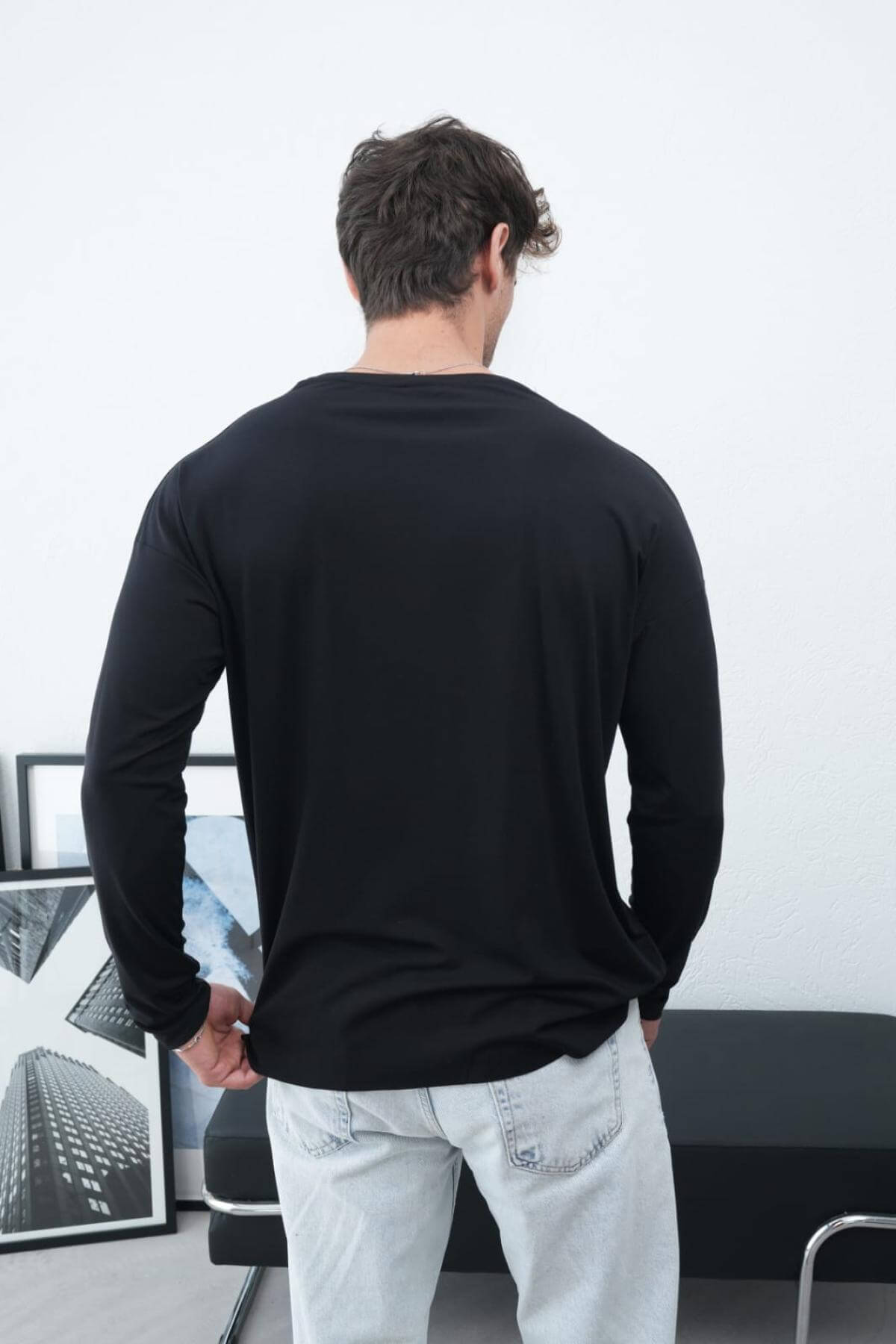 Wholesale Men Black Crew-Neck Sweatshirt 738106