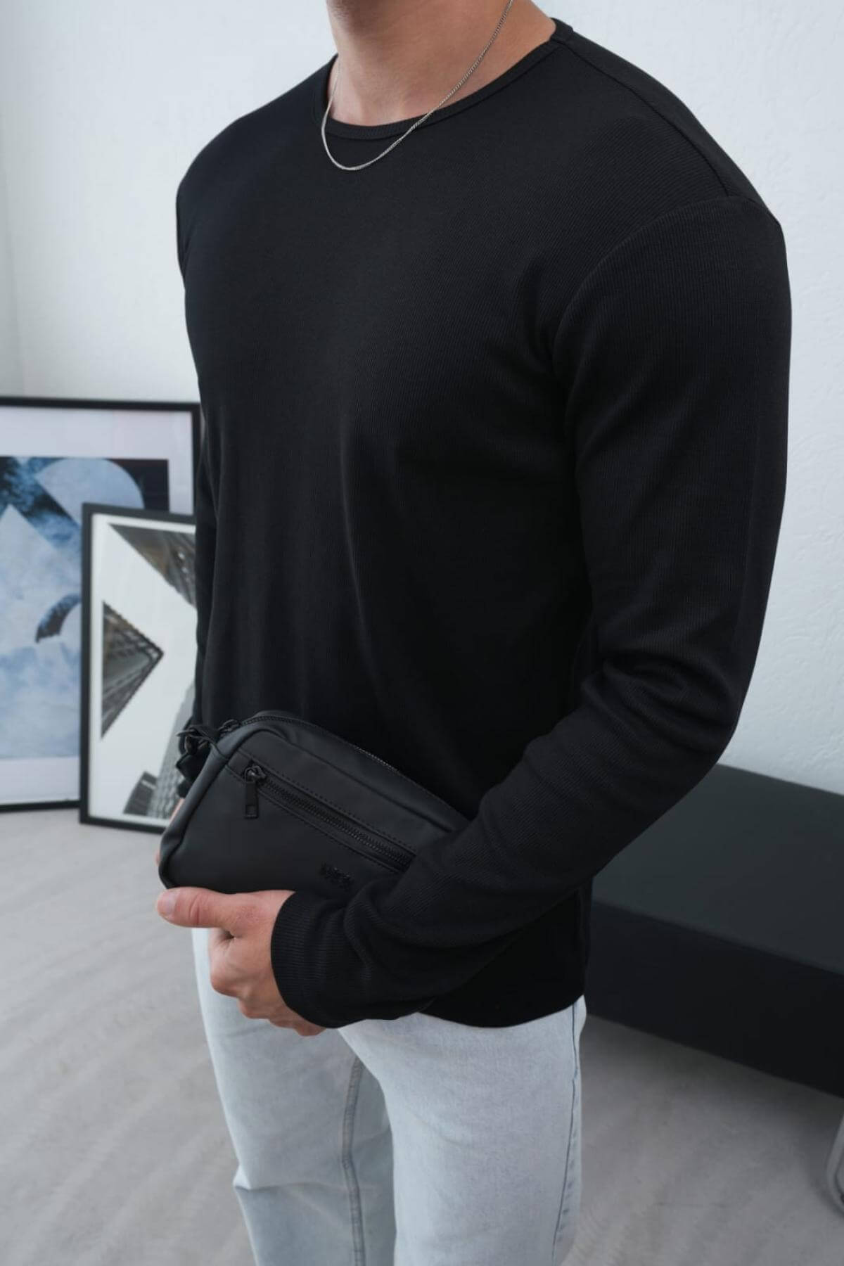 Wholesale Men Black Crew-Neck Sweatshirt 738109