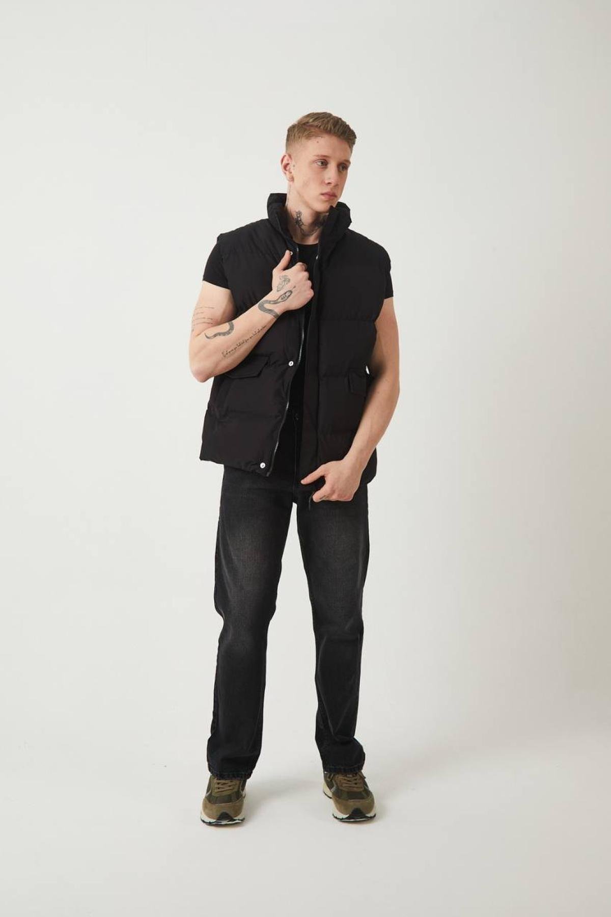 Wholesale Men Black Puffer Vest 739187