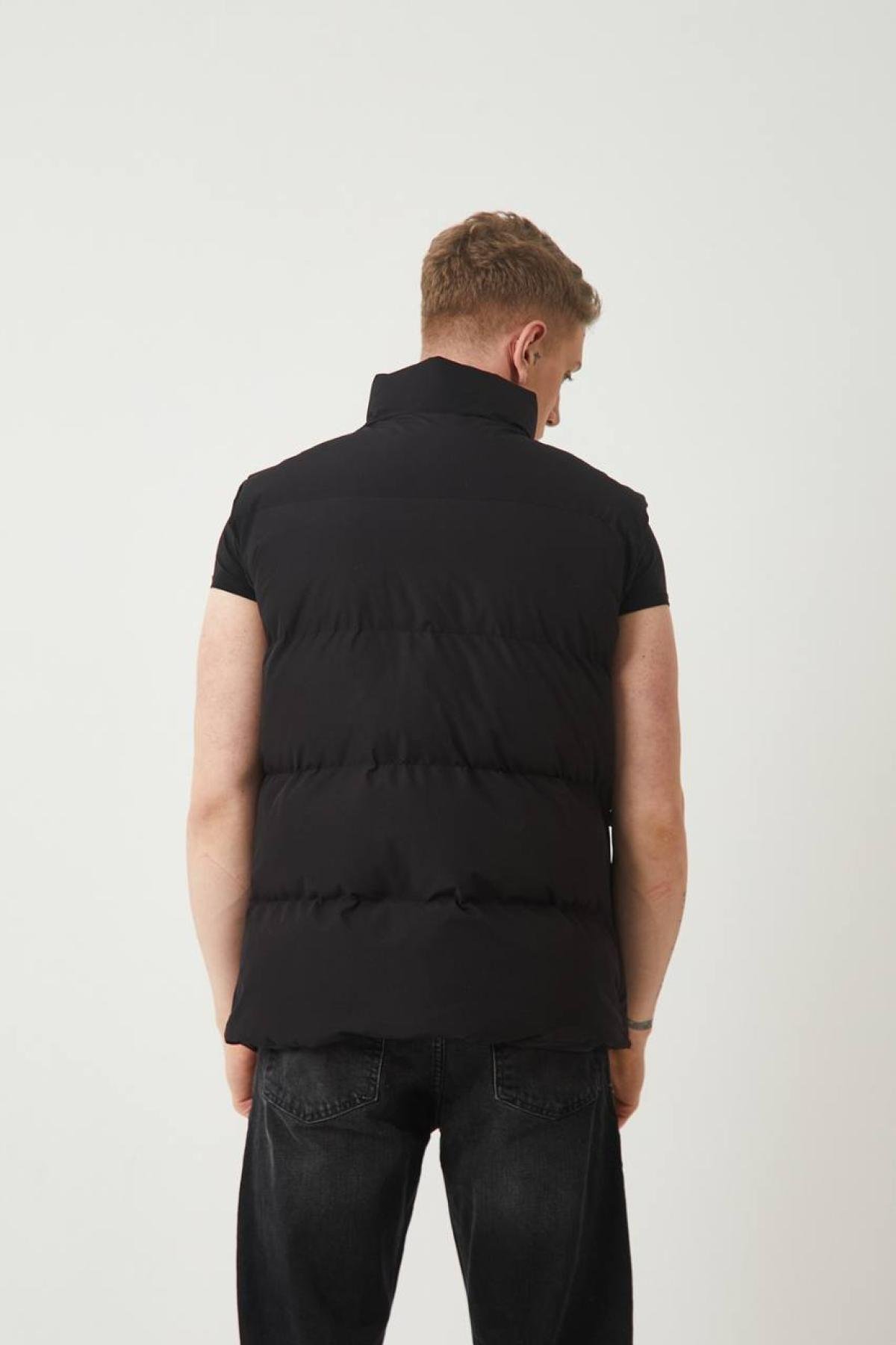 Wholesale Men Black Puffer Vest 739187
