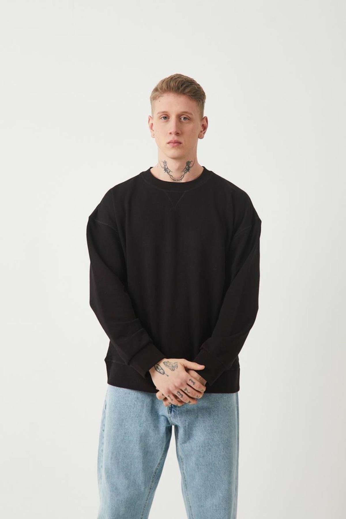 Wholesale Men Black Sweatshirt 739186