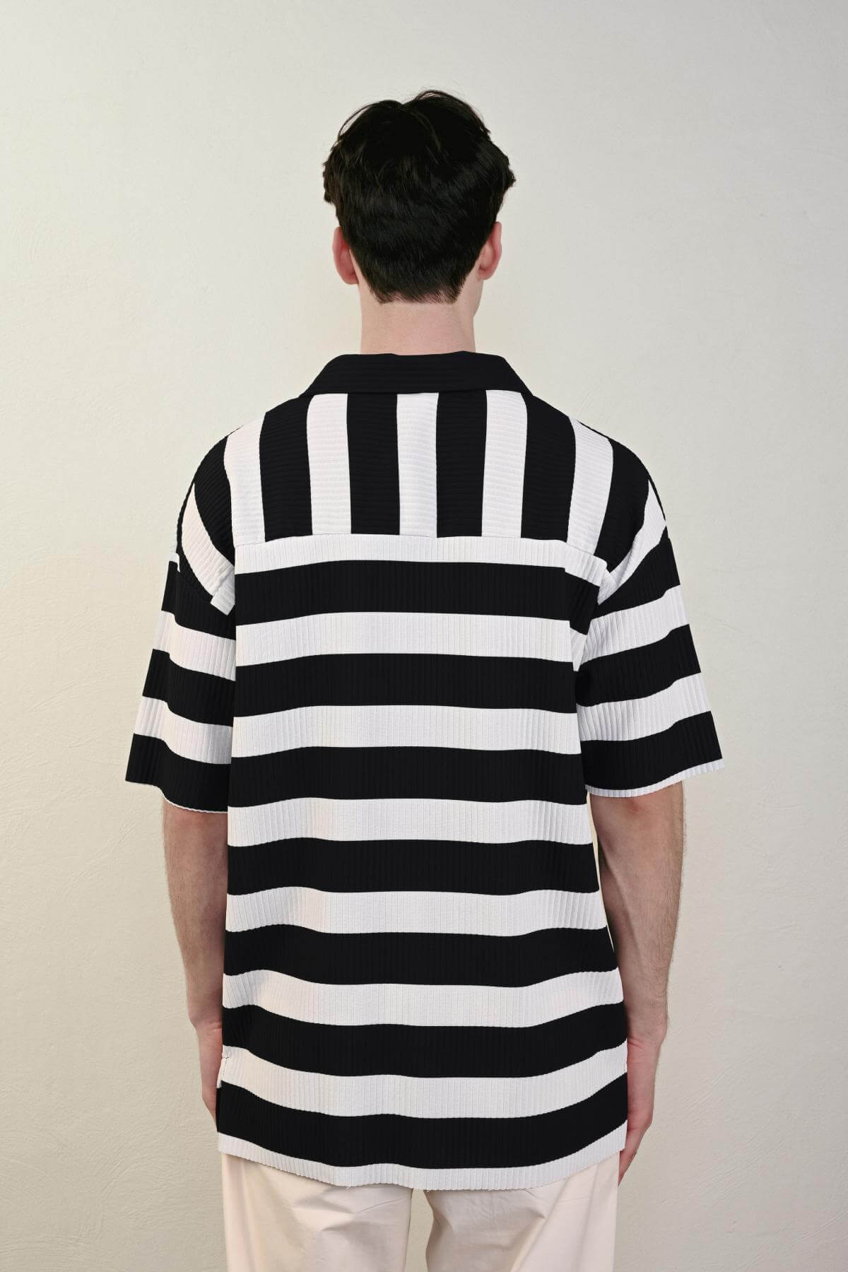Wholesale Men Black T-shirt 721599