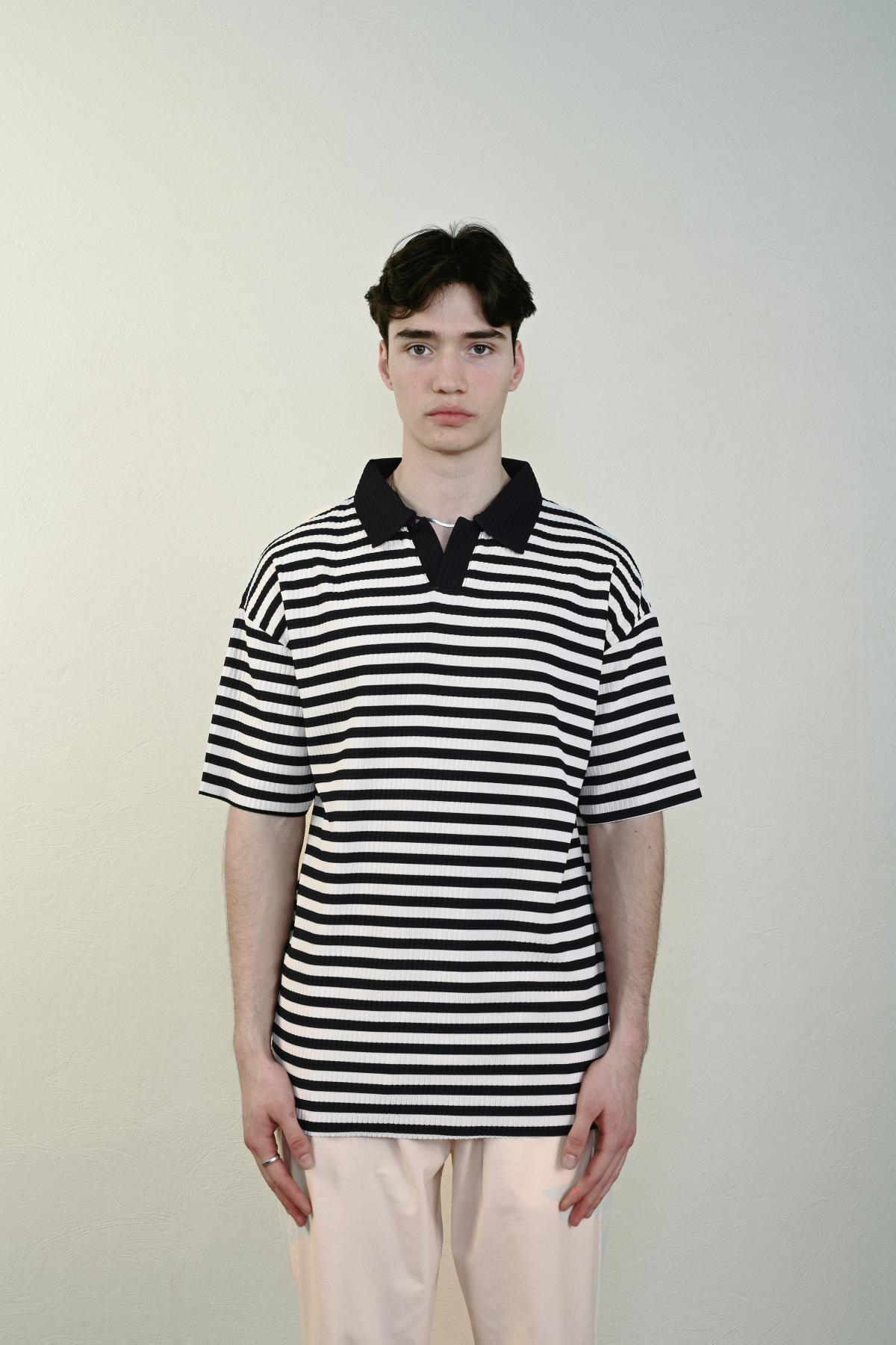 Wholesale Men Black T-shirt 721604