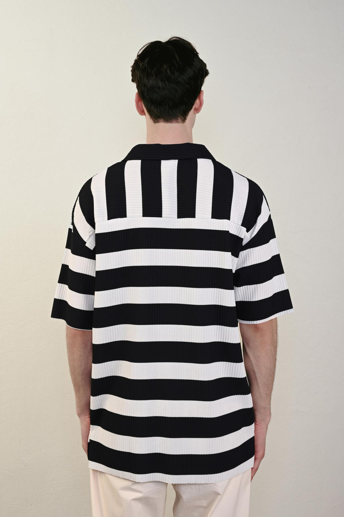 Wholesale Men Black T-shirt 721599