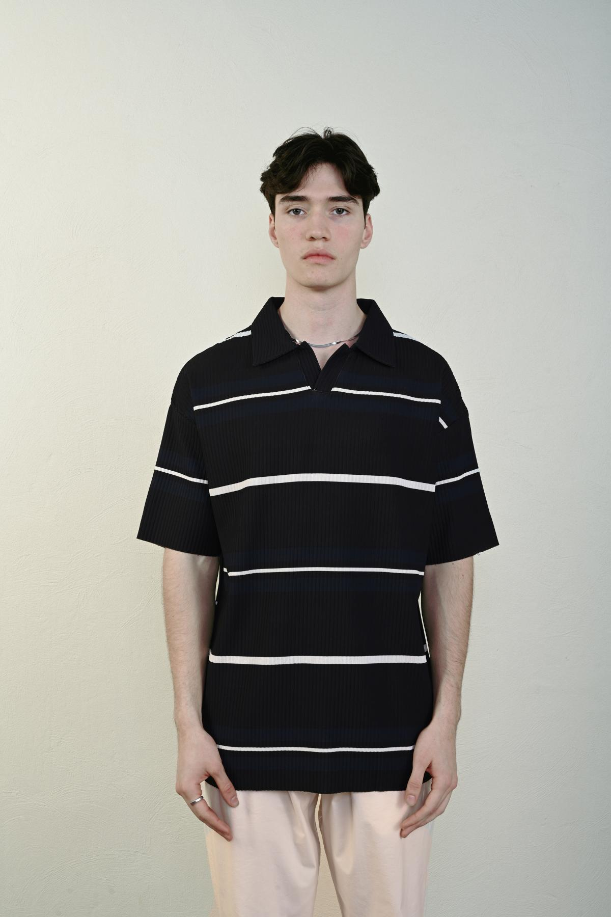 Wholesale Men Black T-shirt 721602
