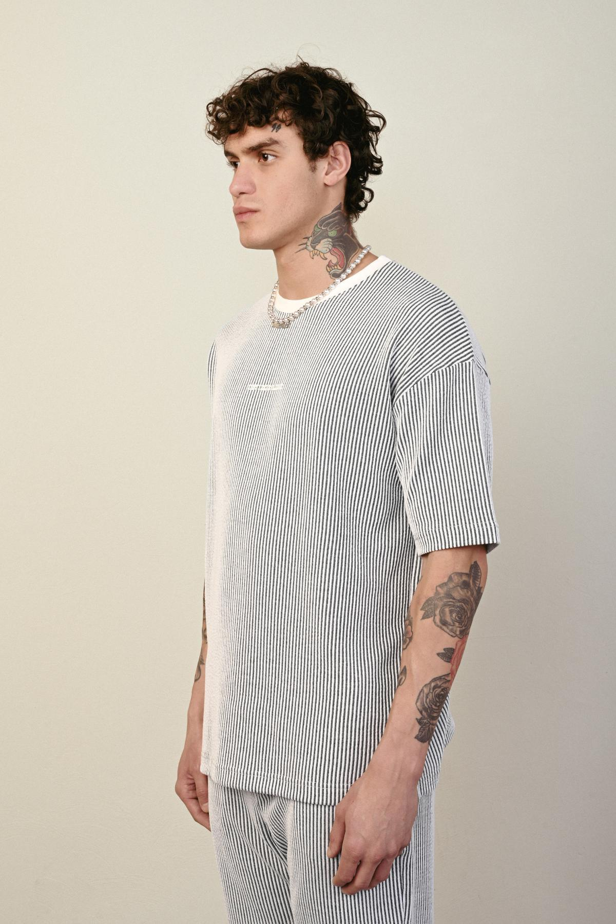 Wholesale Men Black T-shirt 721551