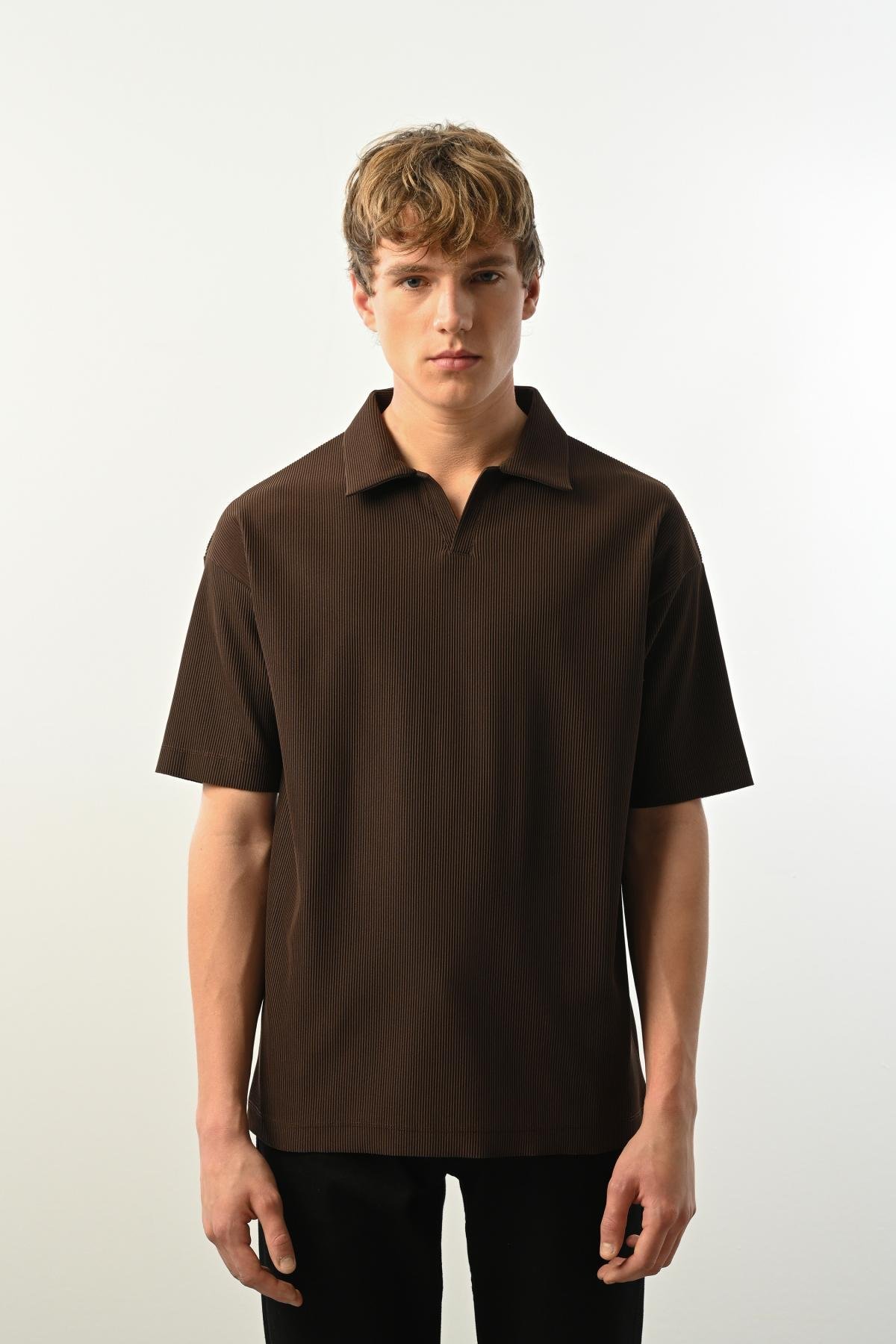 Wholesale Men Brown T-shirt 721591