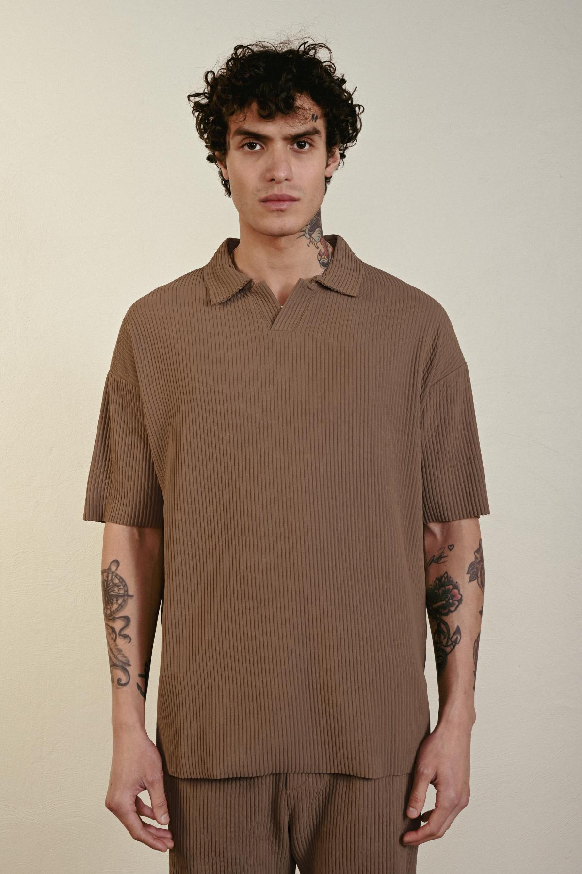Wholesale Men Brown T-shirt 721447