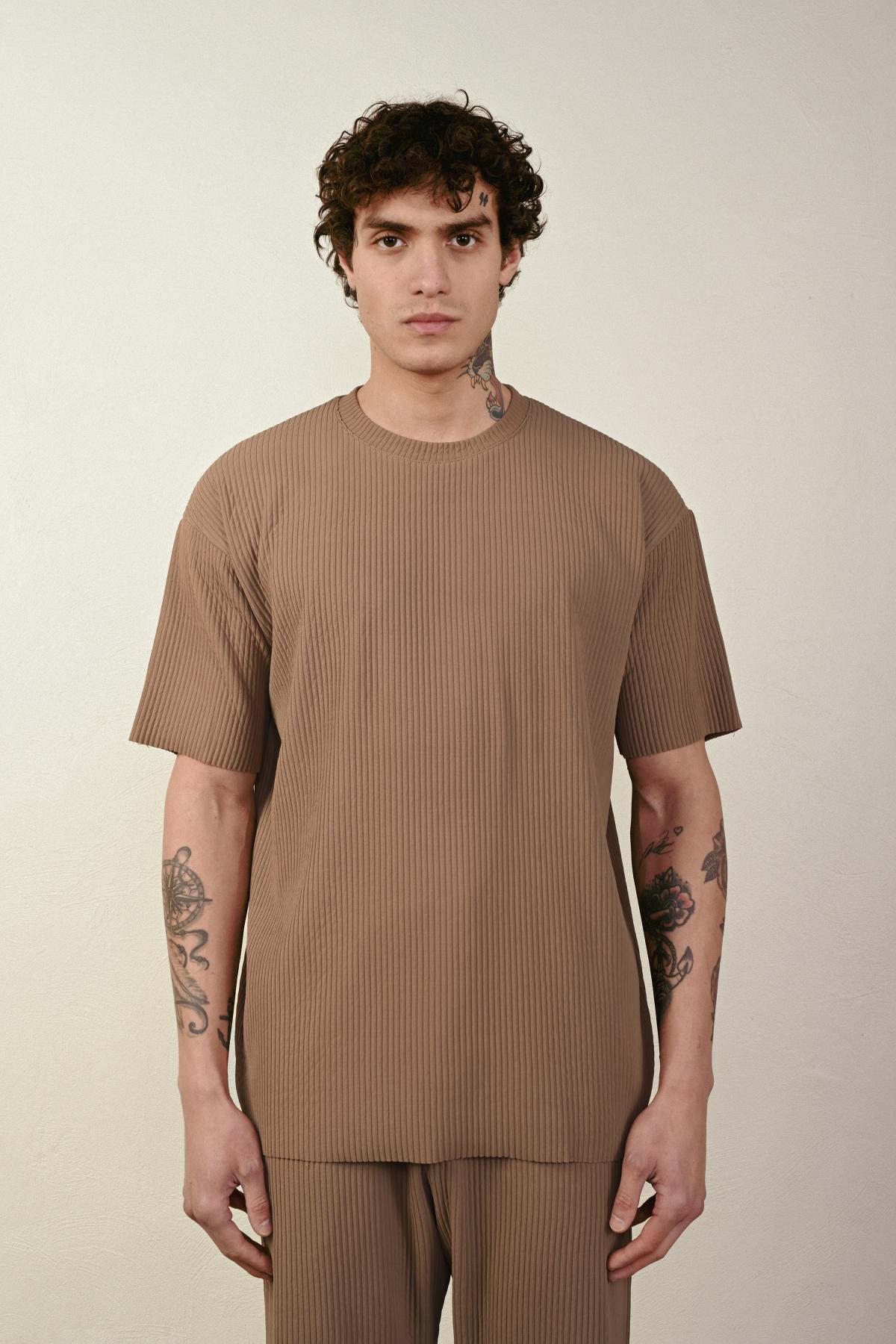 Wholesale Men Brown T-shirt 721411