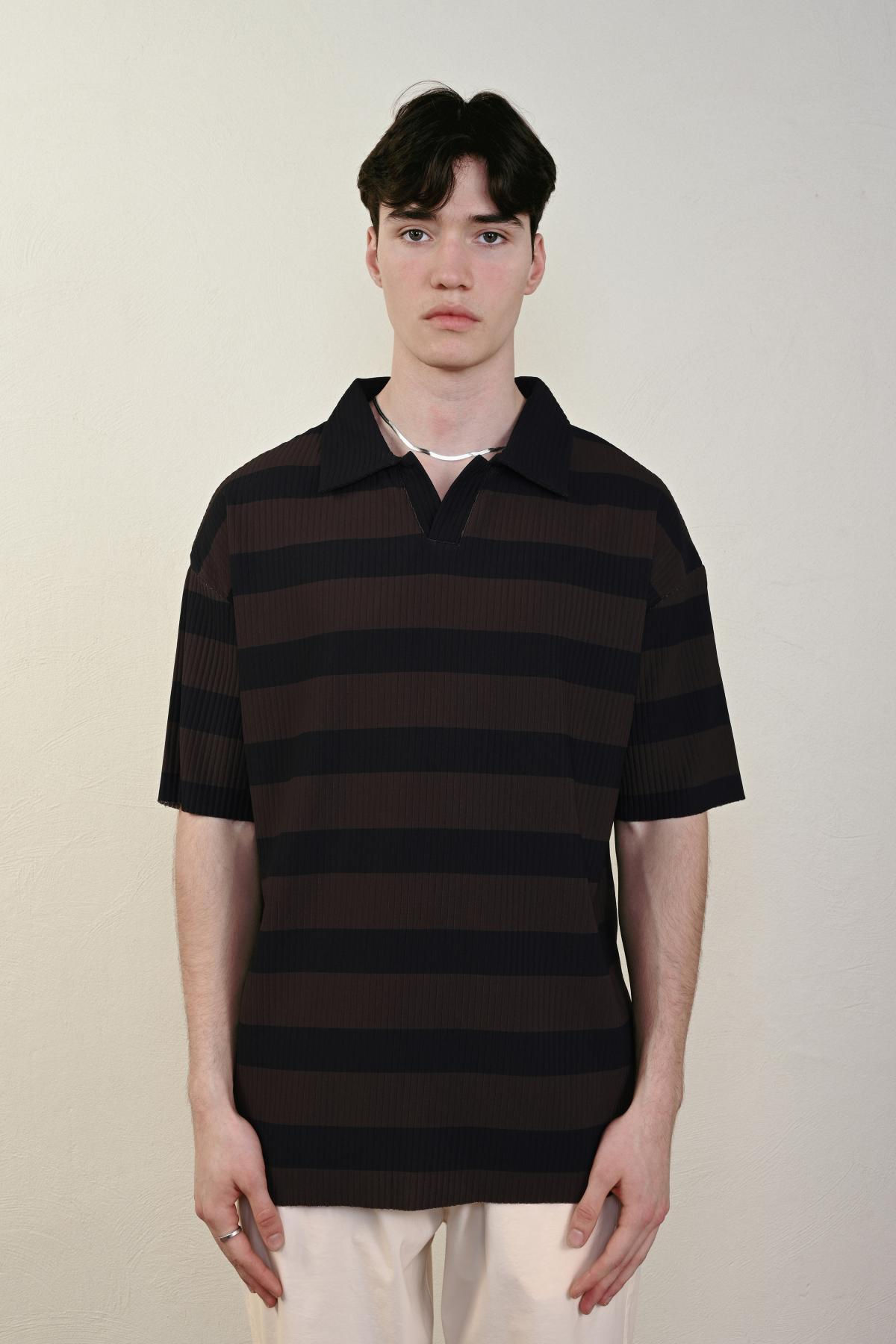 Wholesale Men Brown T-shirt 721610