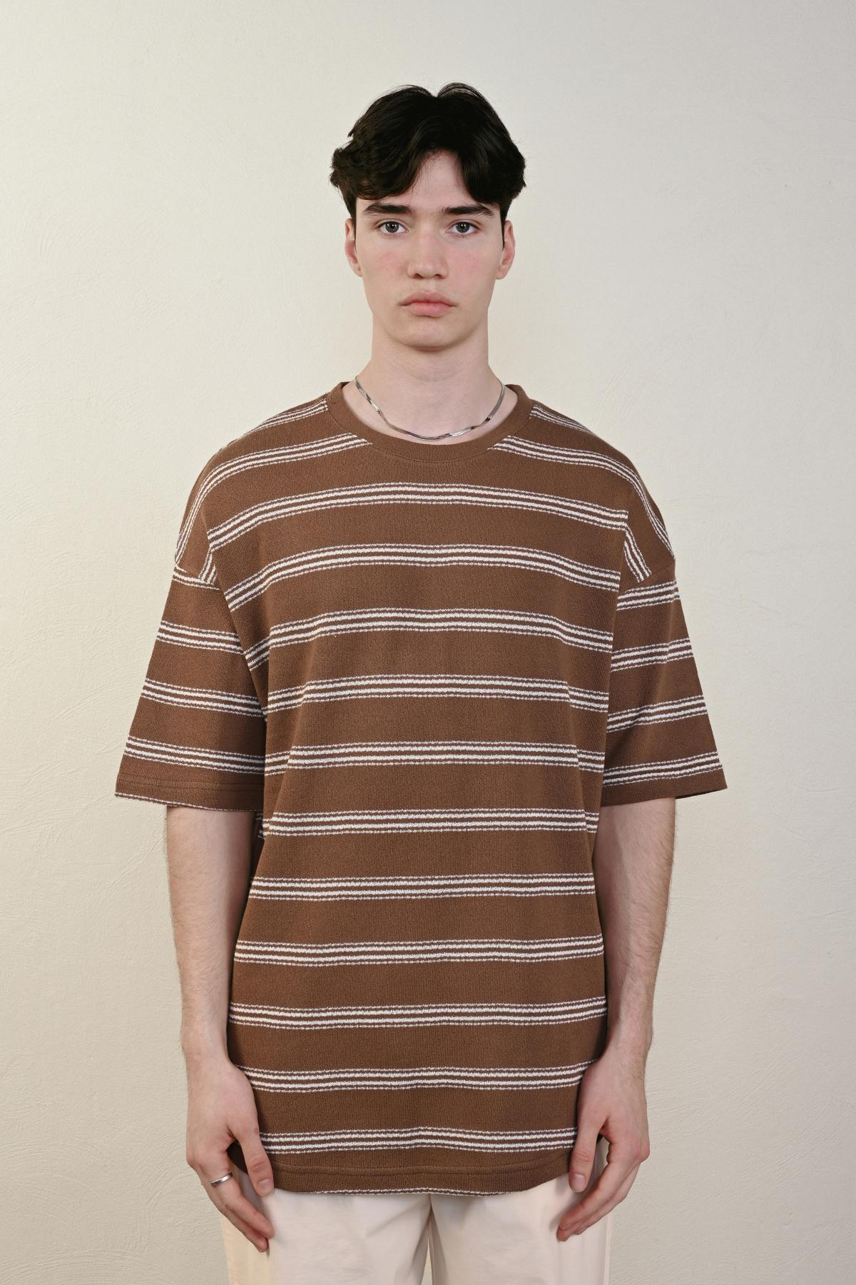 Wholesale Men Brown T-shirt 721511