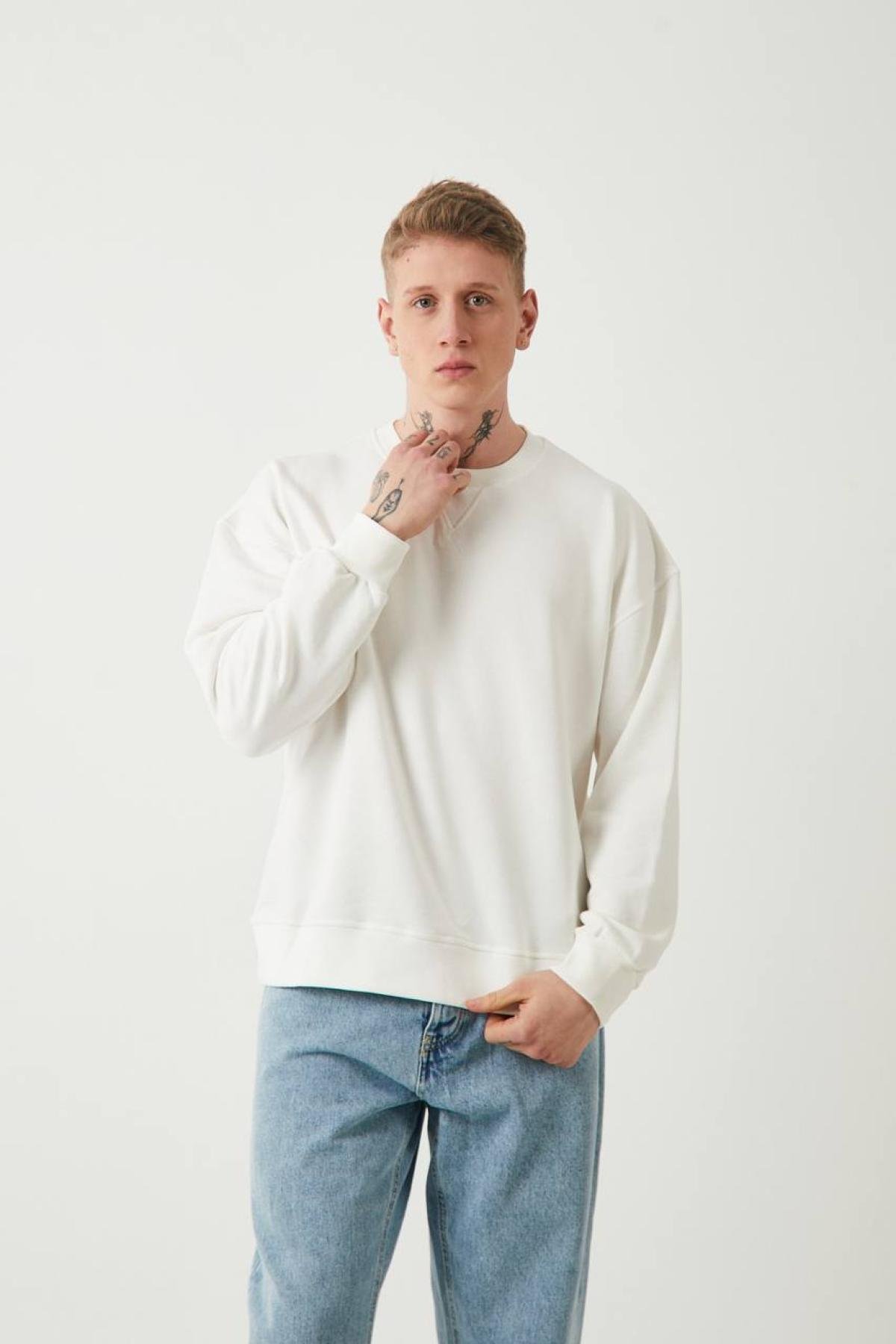 Wholesale Men Cream Sweatshirt 739180