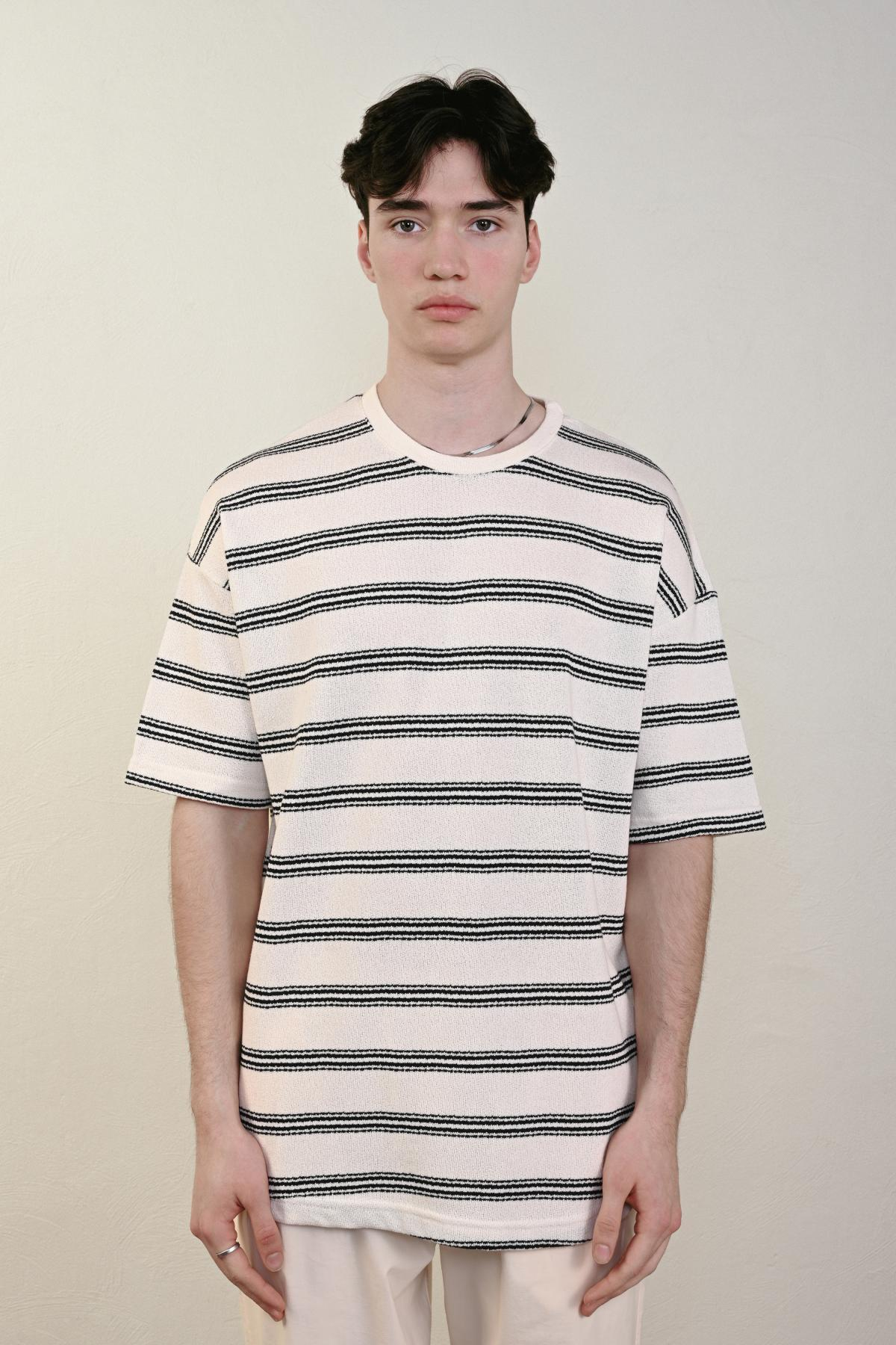 Wholesale Men Ecru T-shirt 721509