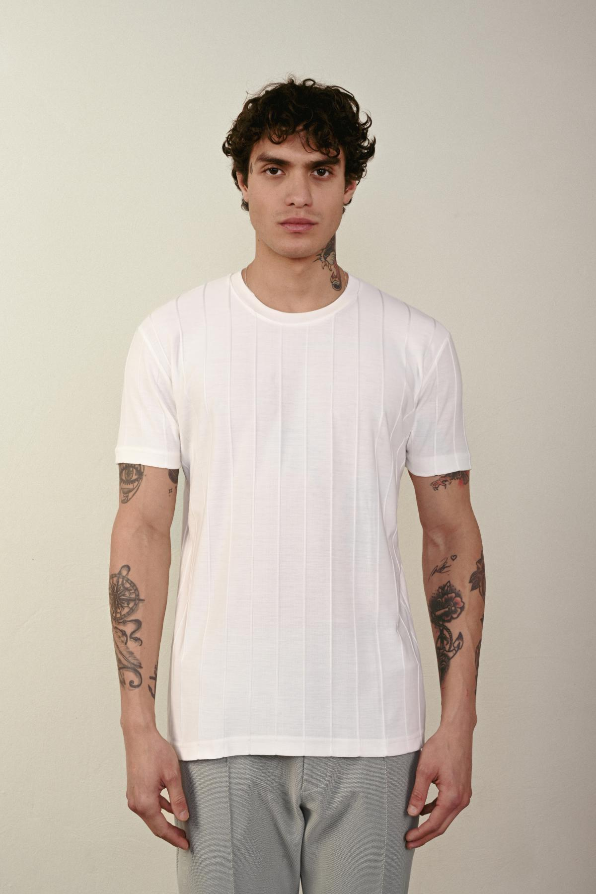 Wholesale Men Ecru T-shirt 721389