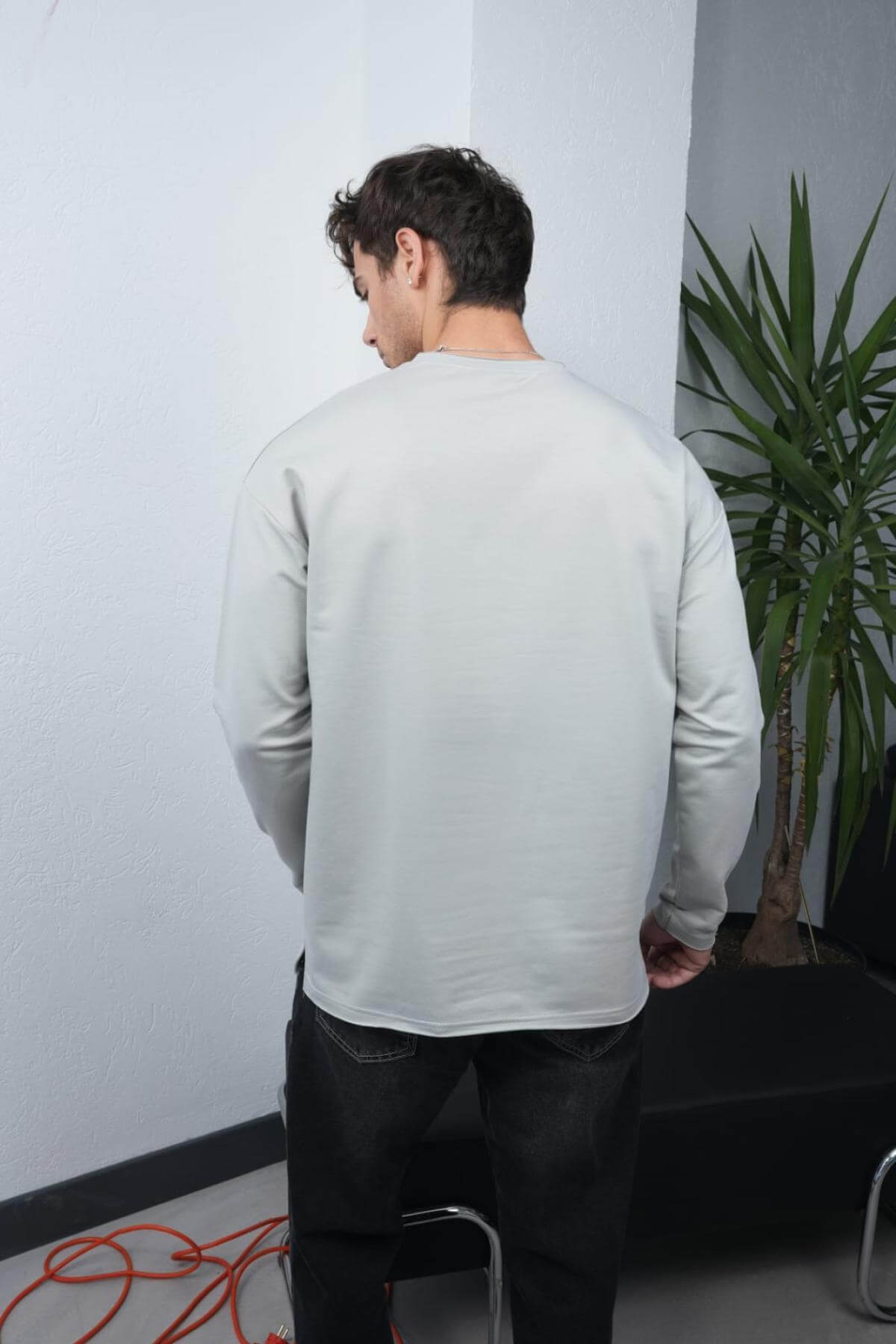 Wholesale Men Gray Crew-Neck Sweatshirt 738145