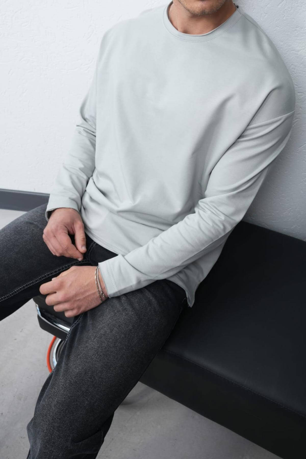 Wholesale Men Gray Crew-Neck Sweatshirt 738145