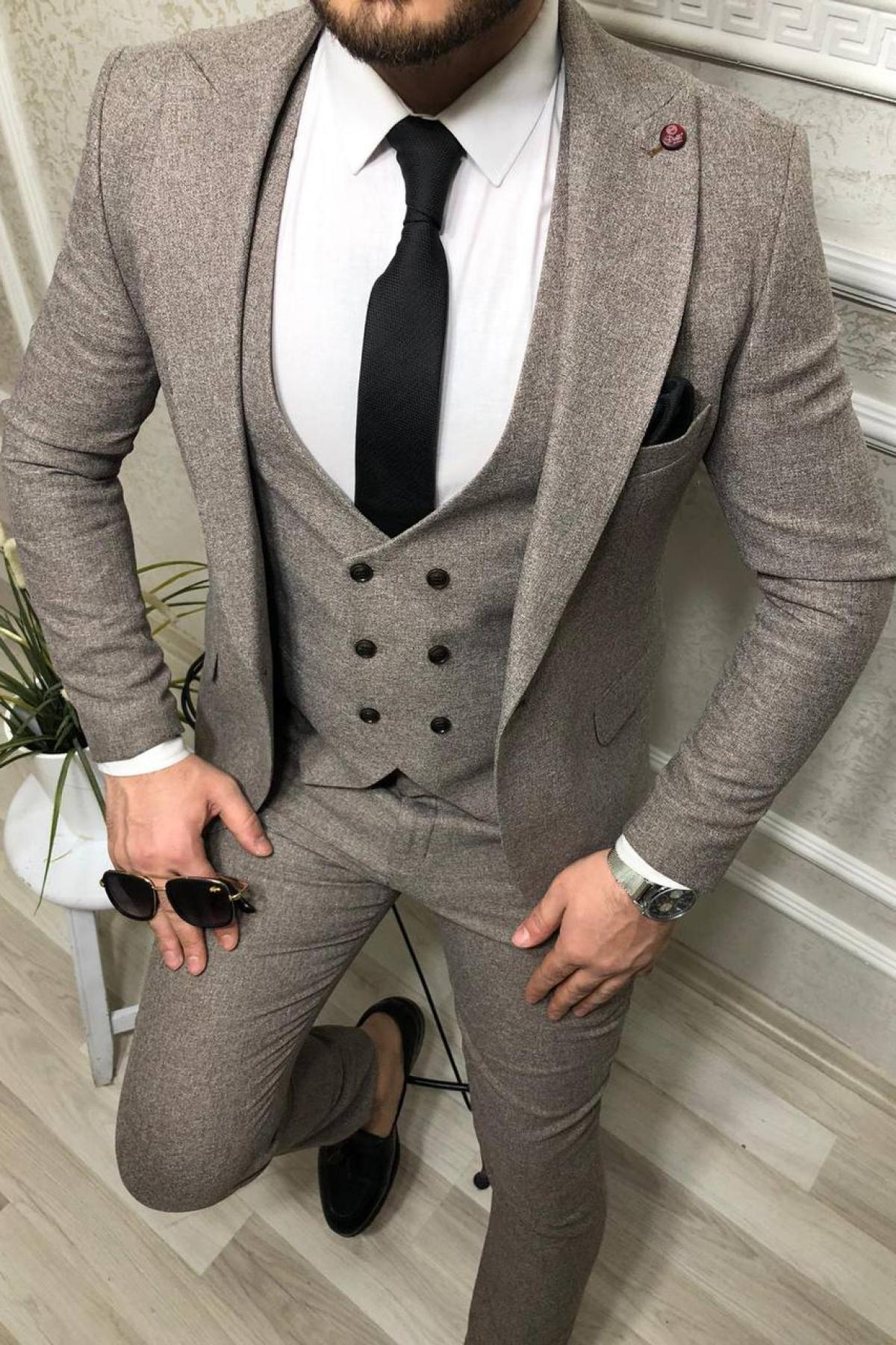 Wholesale Men Greige Three Piece Suits Blazer Vest and Trousers 708573