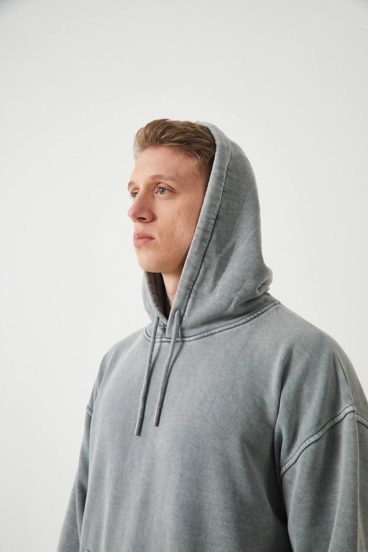 Wholesale Men Light Gray Hoodie with Kangaroo Pocket 739190