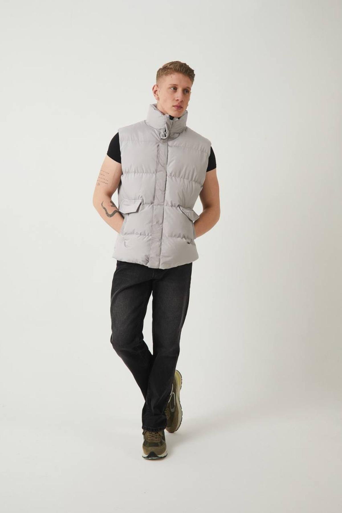 Wholesale Men Light Gray Puffer Vest 739188