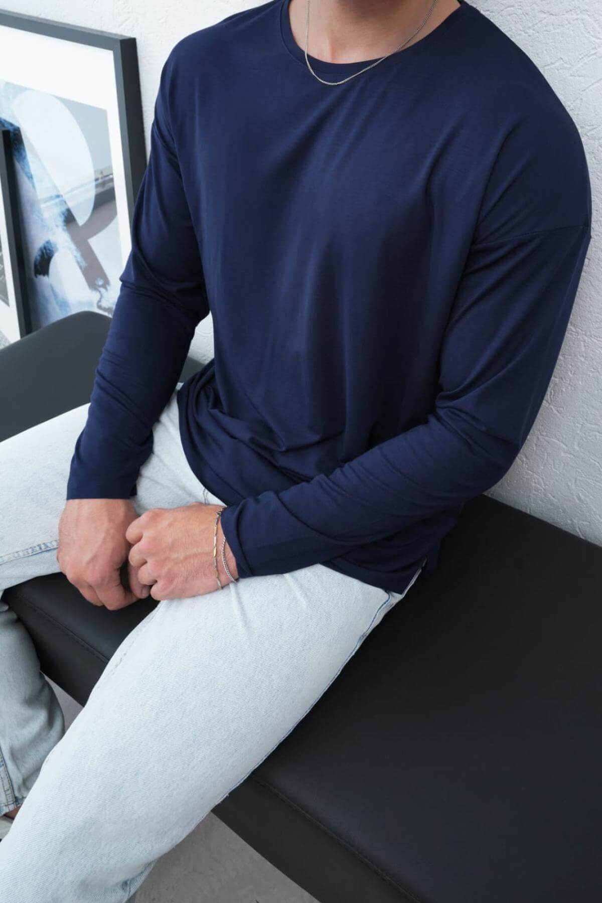 Wholesale Men Navy Crew-Neck Sweatshirt 738107