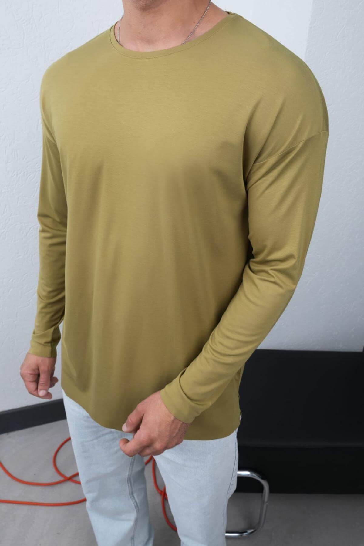 Wholesale Men Olive Crew-Neck Sweatshirt 738108