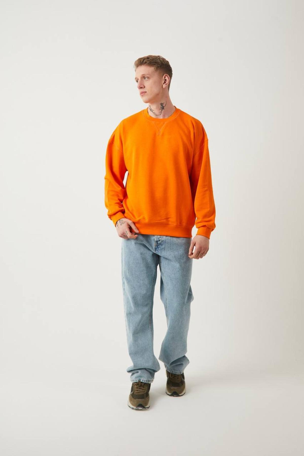 Wholesale Men Orange Sweatshirt 739179
