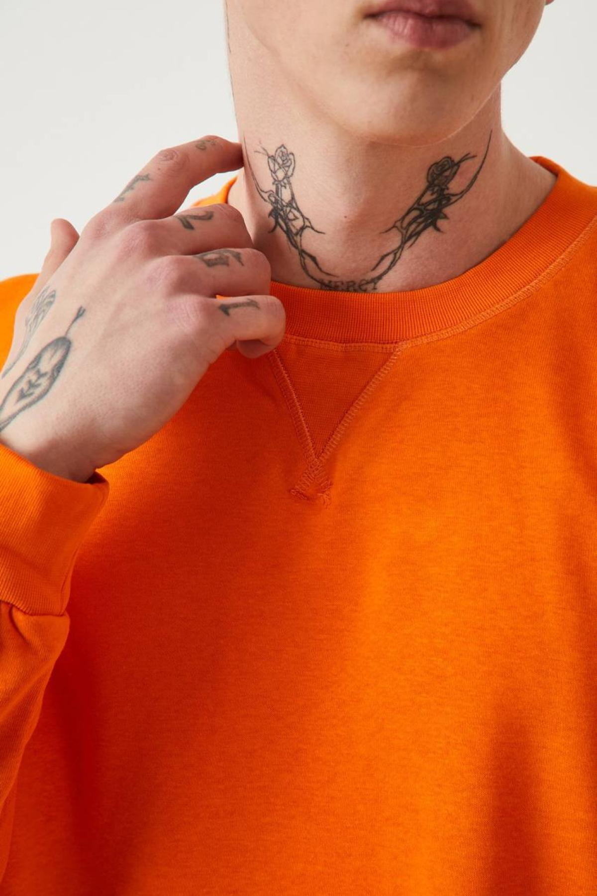 Wholesale Men Orange Sweatshirt 739179