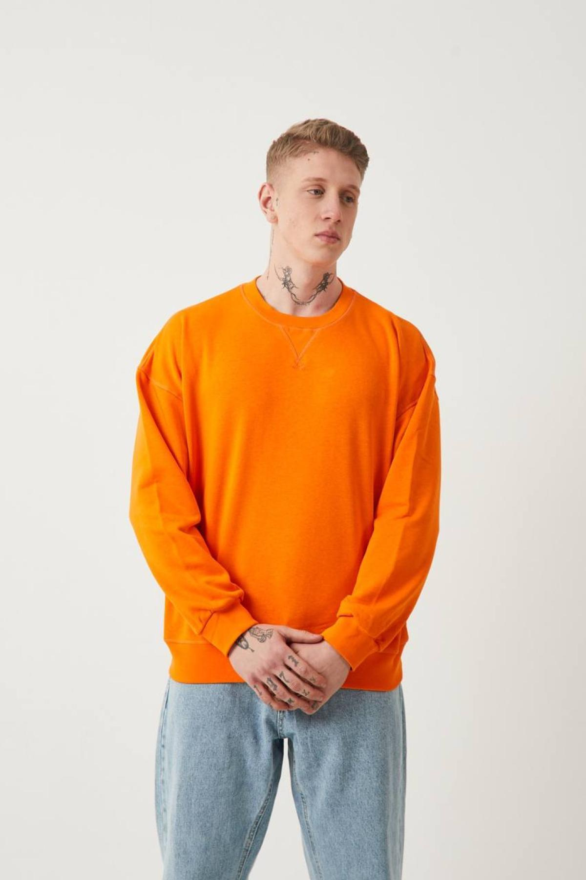Wholesale Men Orange Sweatshirt 739179