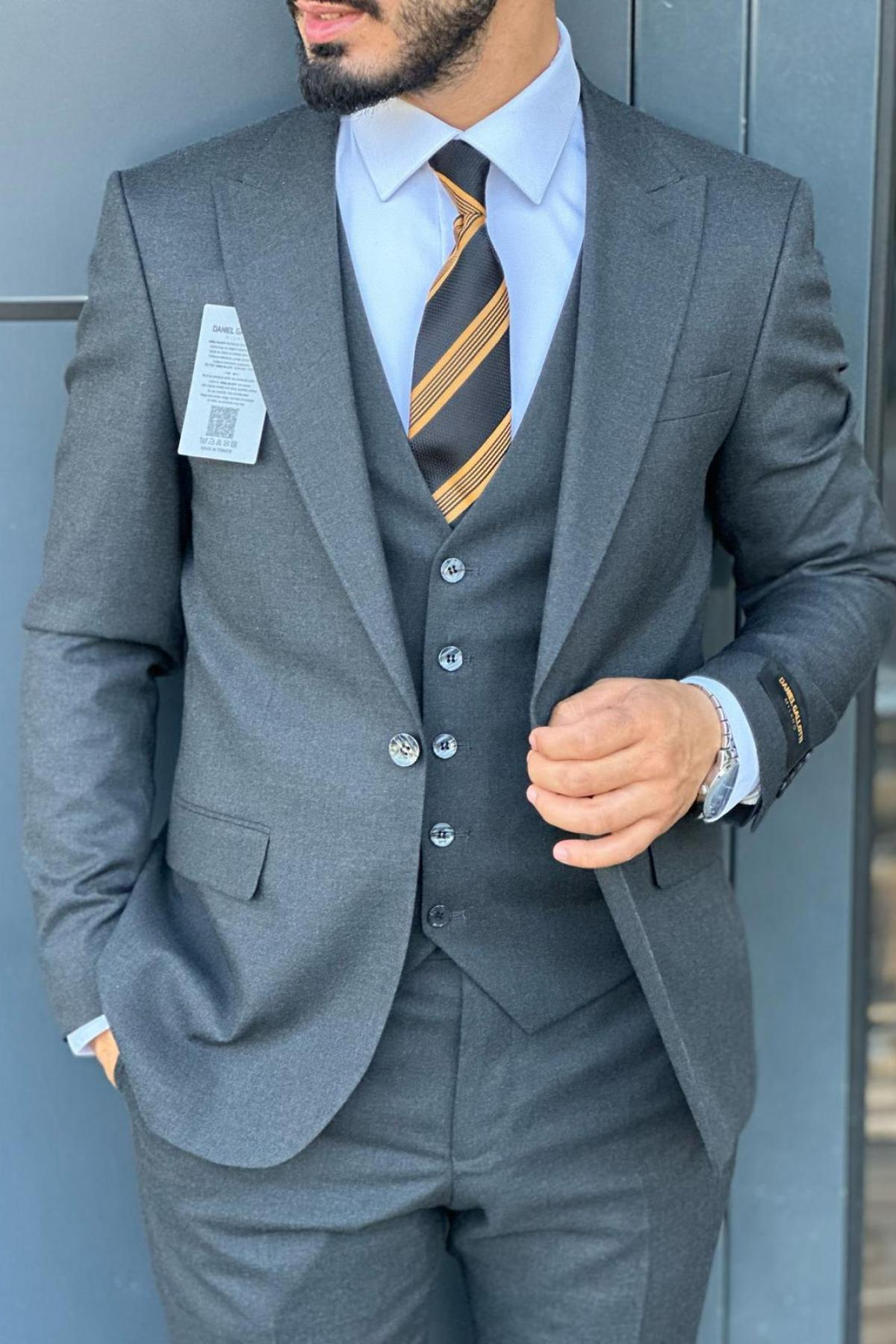 Wholesale Men Plus Size Anthracite Three-Piece Suit 739021