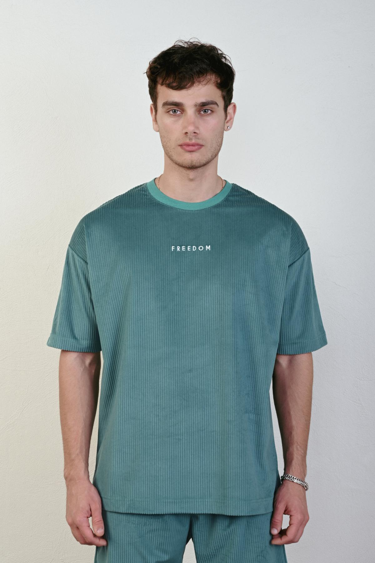 Wholesale Men Turquoise T-shirt 721403
